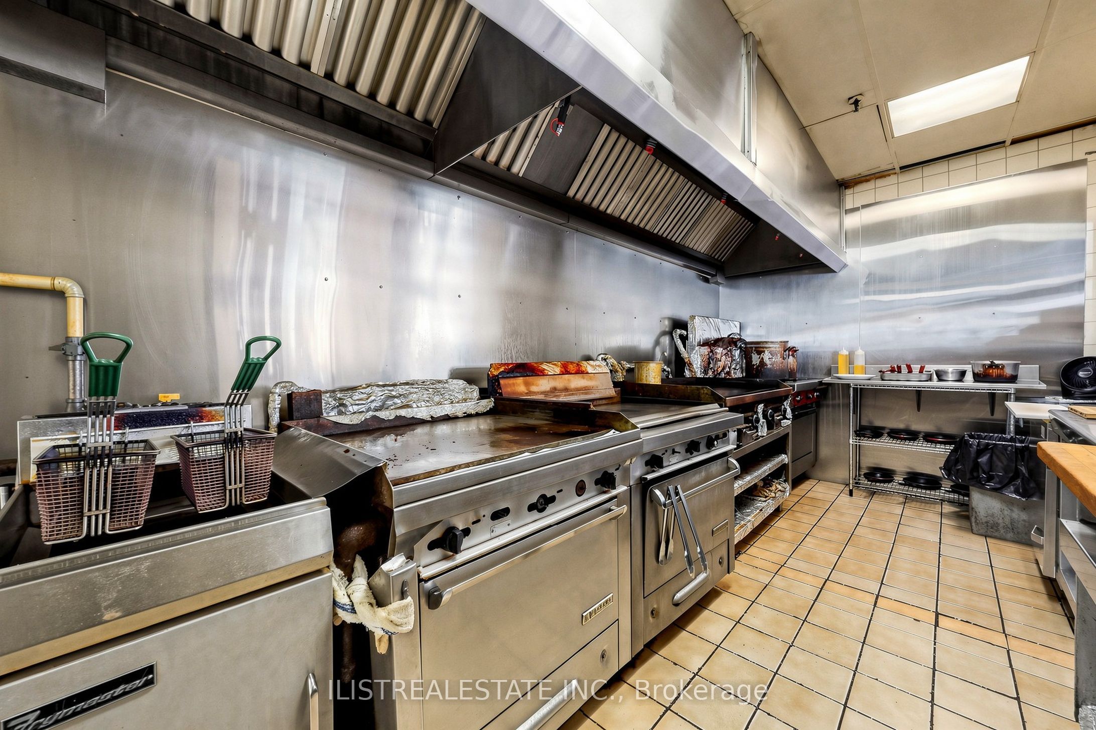 1520 Main Street W Property Photo 37