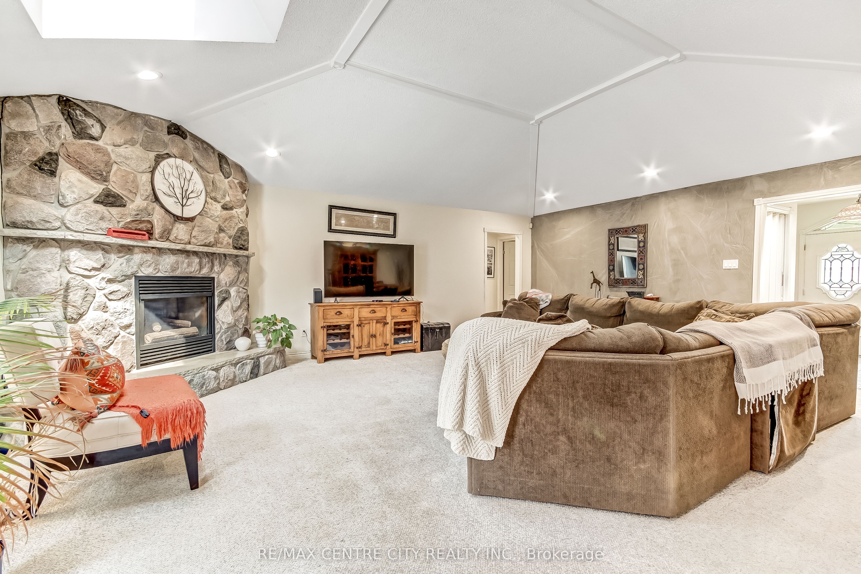 10308 Greenpark Drive Property Photo 6