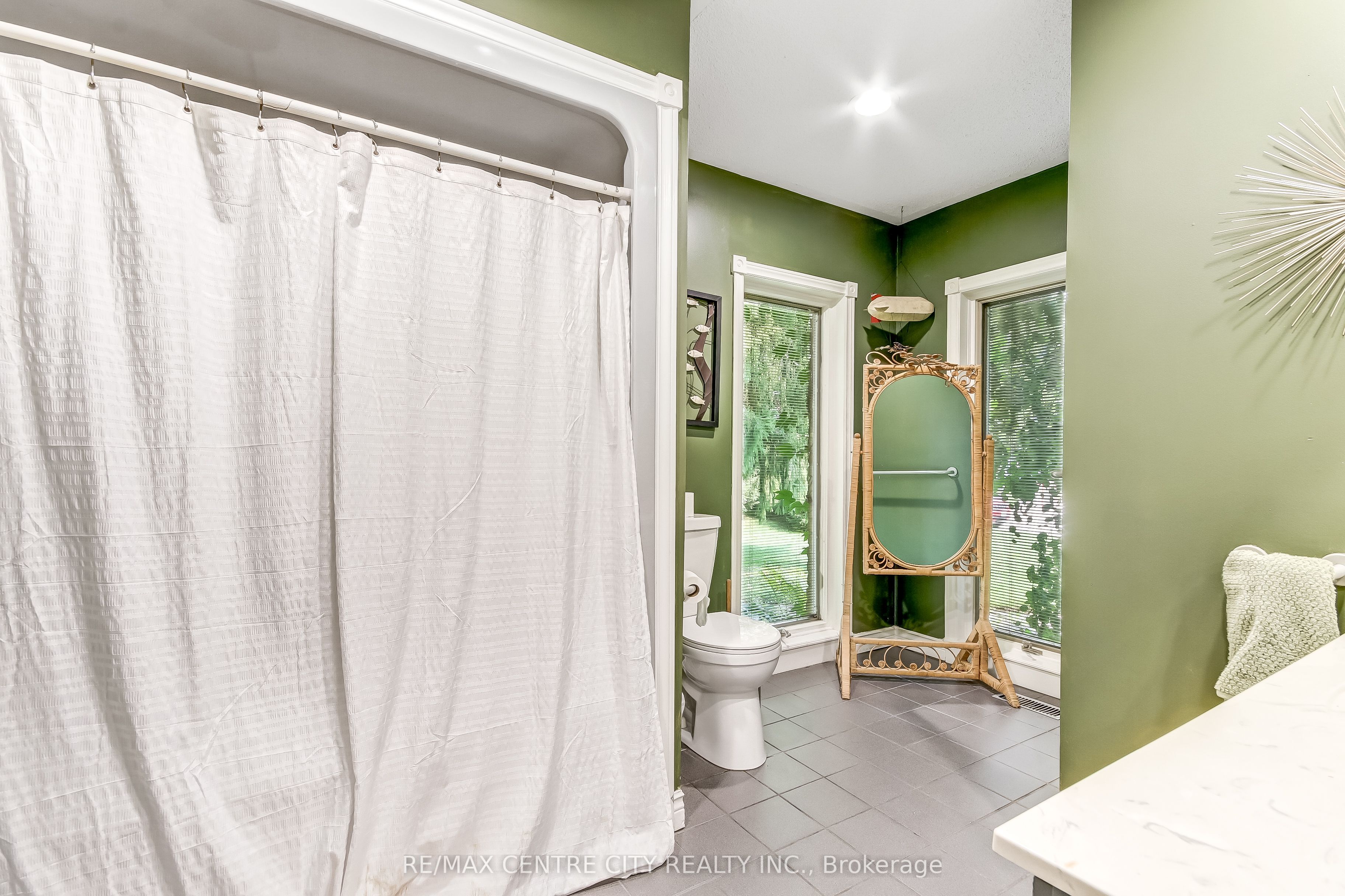 10308 Greenpark Drive Property Photo 9