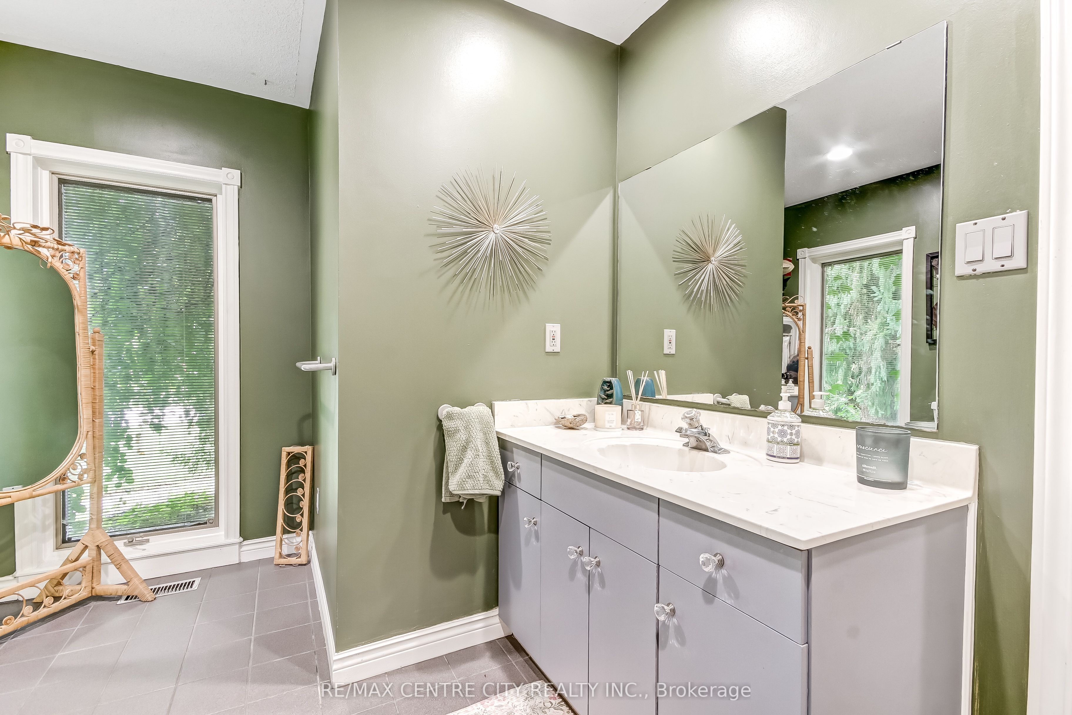 10308 Greenpark Drive Property Photo 10