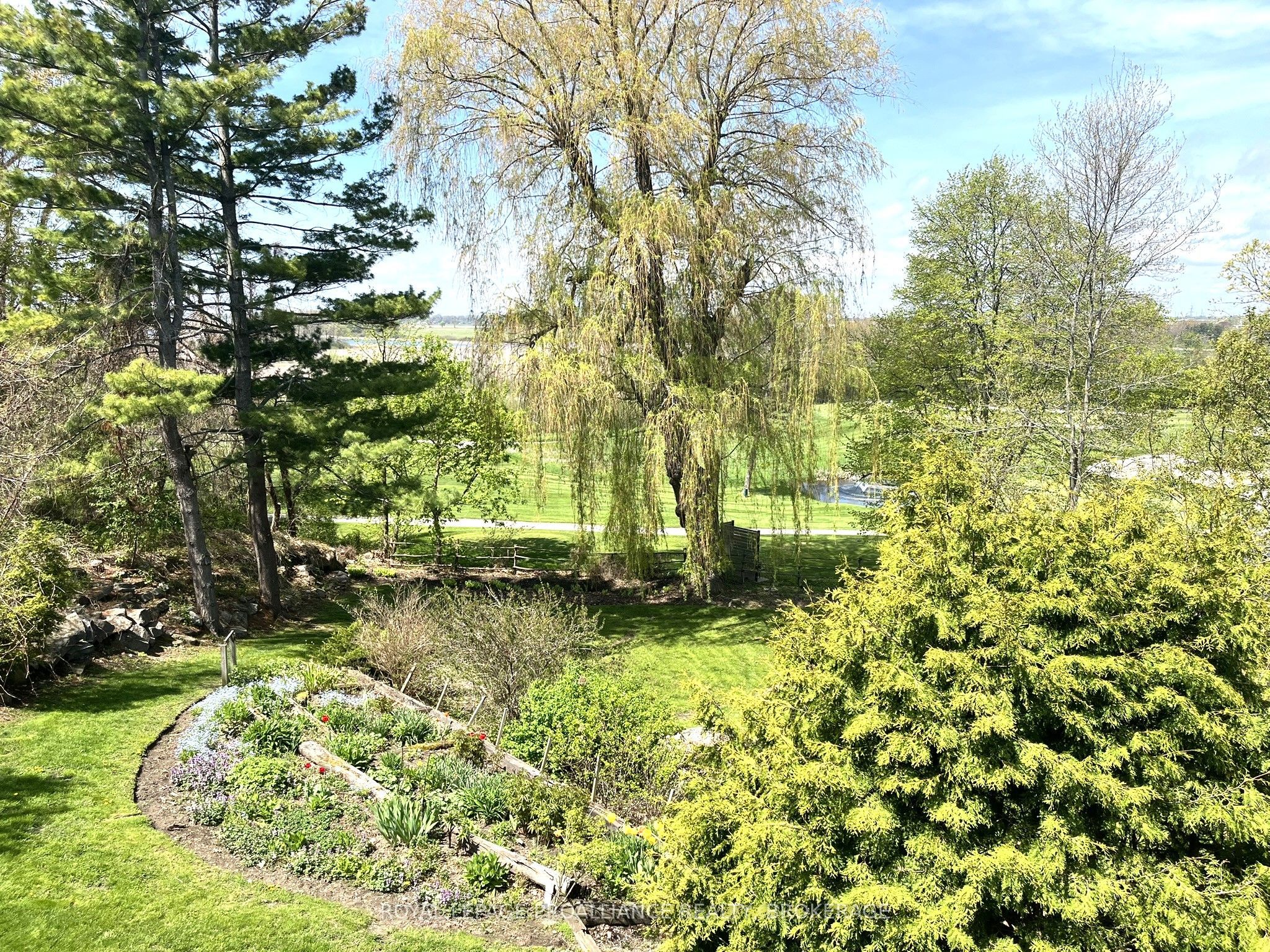 209 Fairway Hill Crescent Property Photo 43