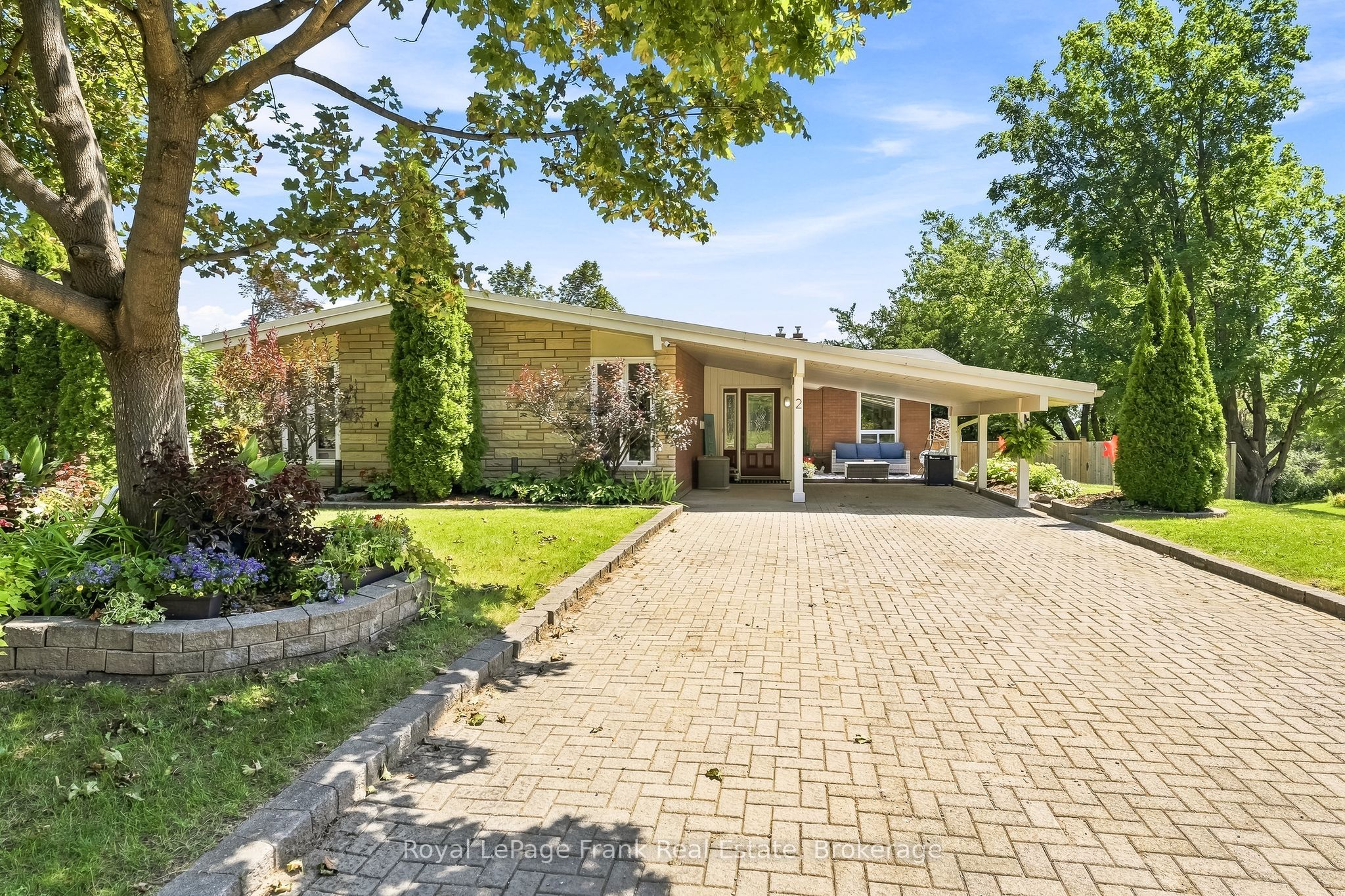 2 Crestwood Avenue Property Photo 1