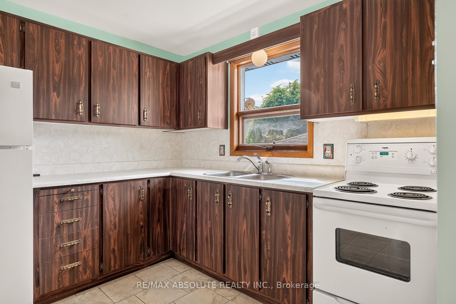 1880 Kingsdale Avenue Property Photo 19
