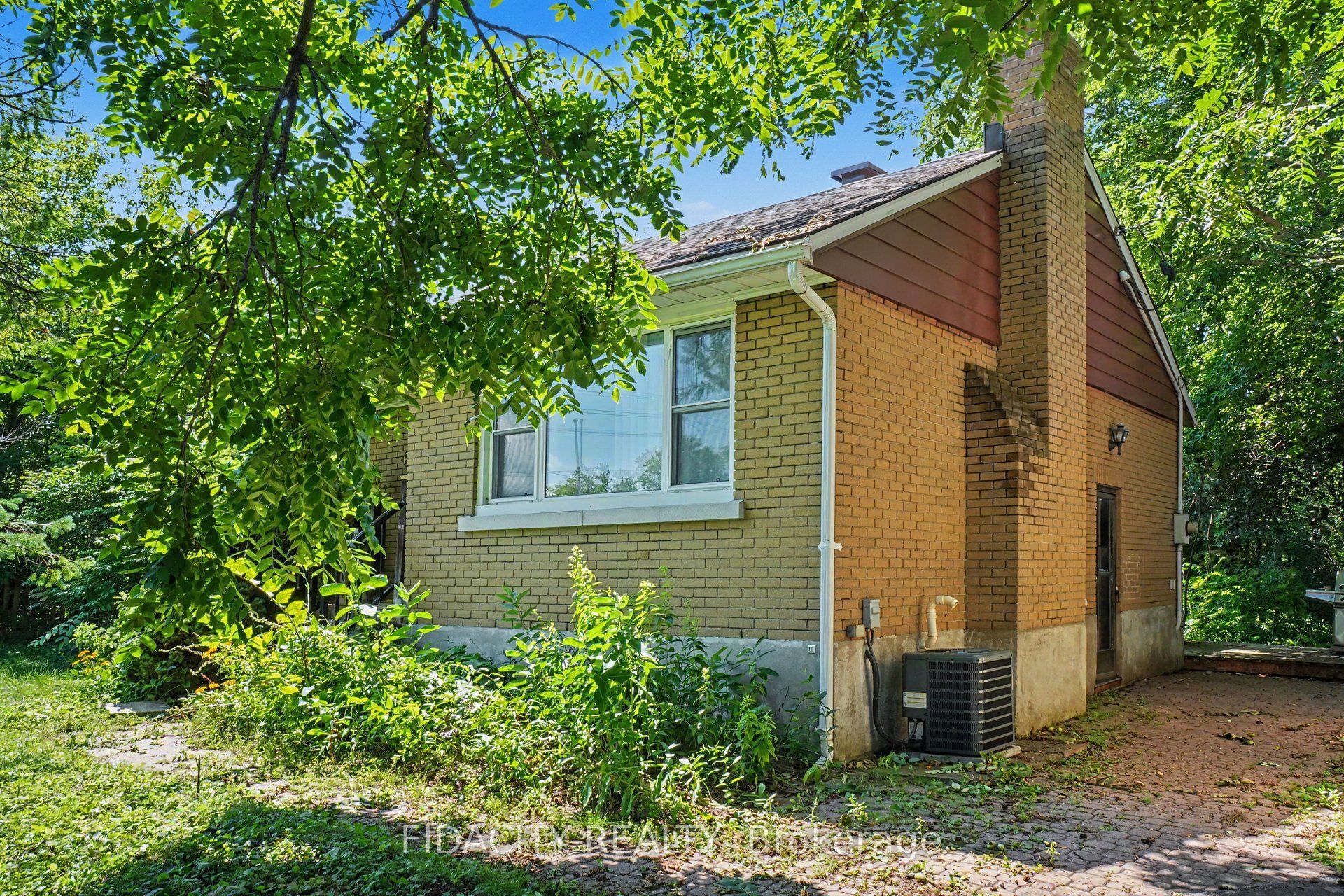 6 Malcolm Place Property Photo 4