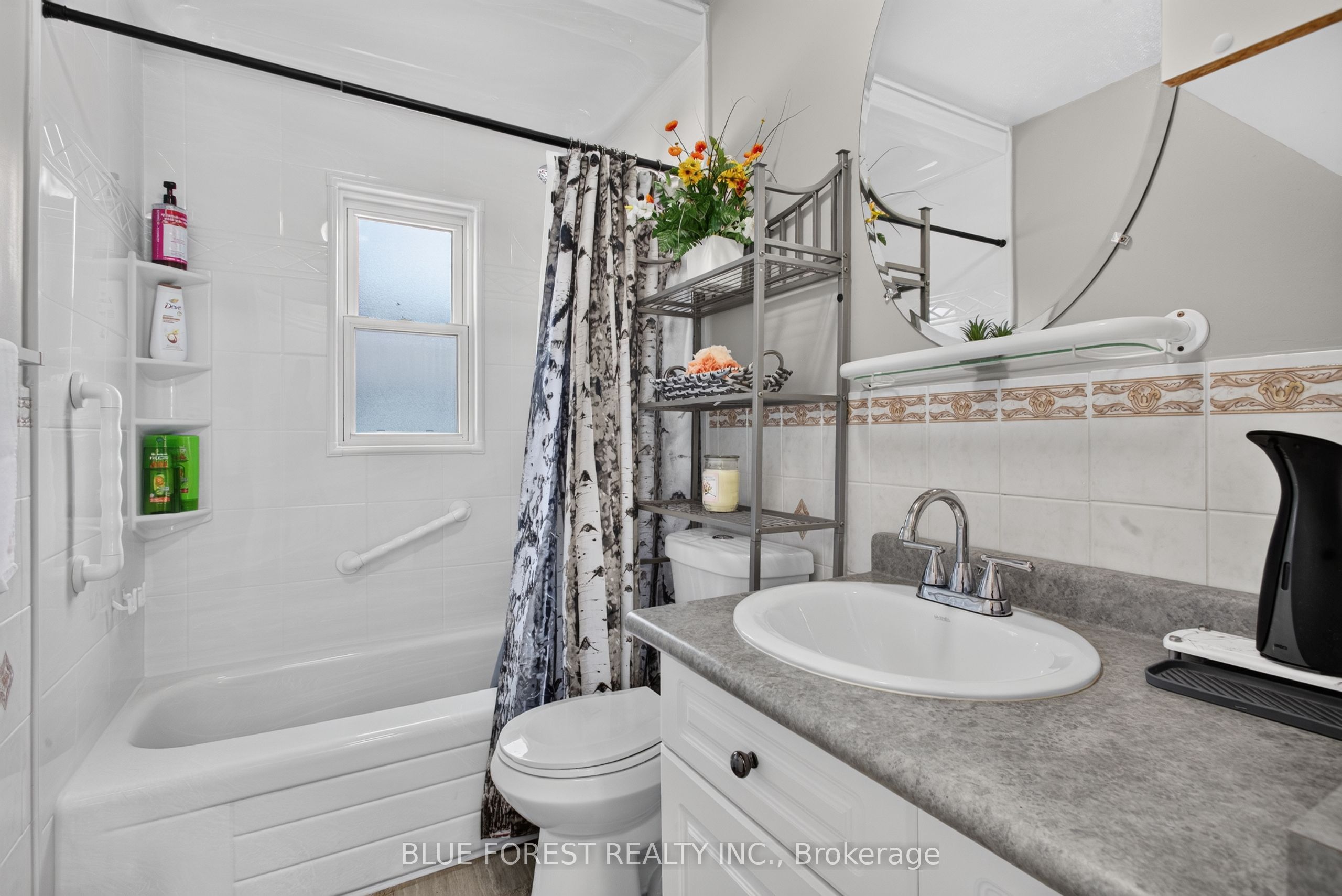 140 Highbury Avenue N Property Photo 8