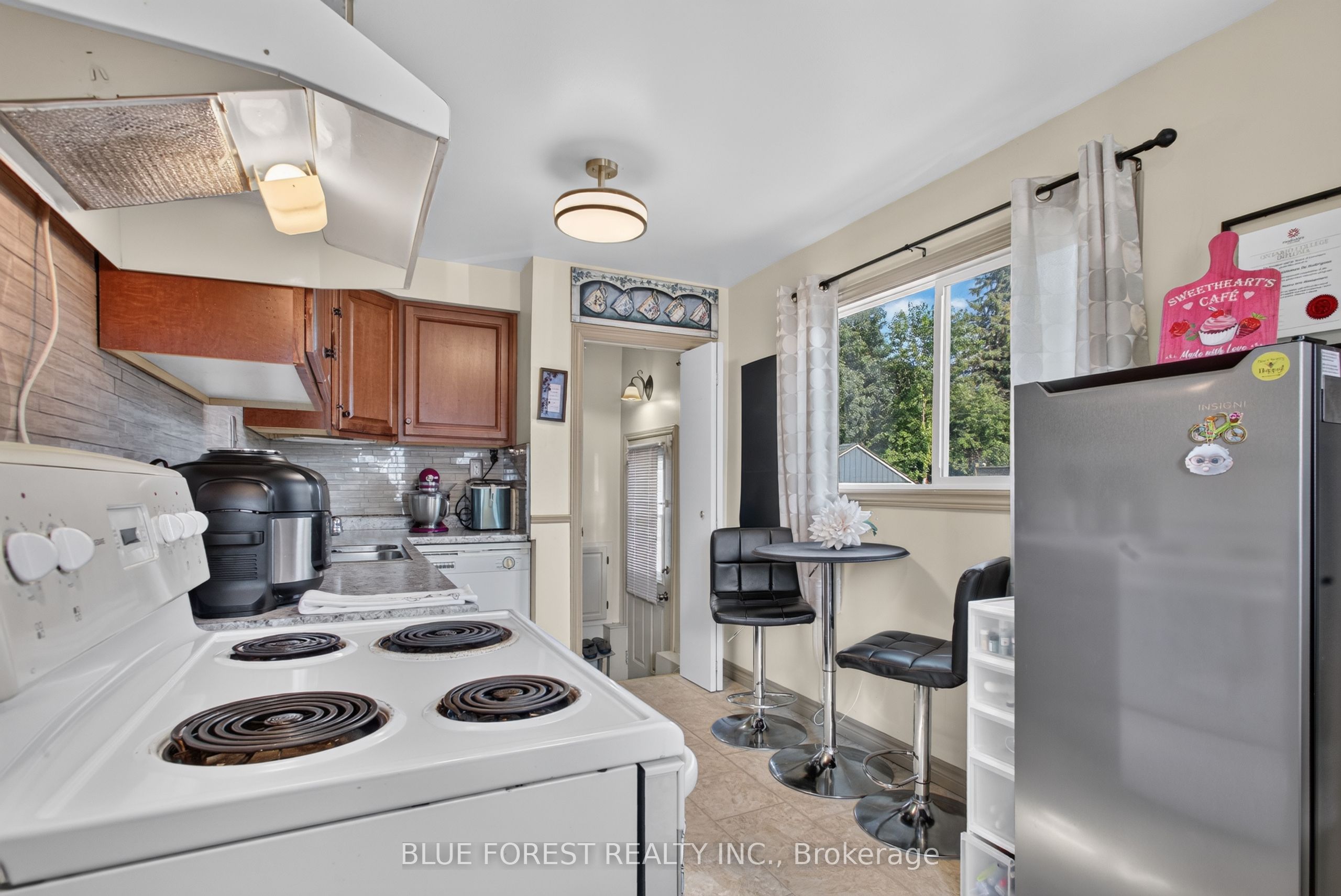 140 Highbury Avenue N Property Photo 29