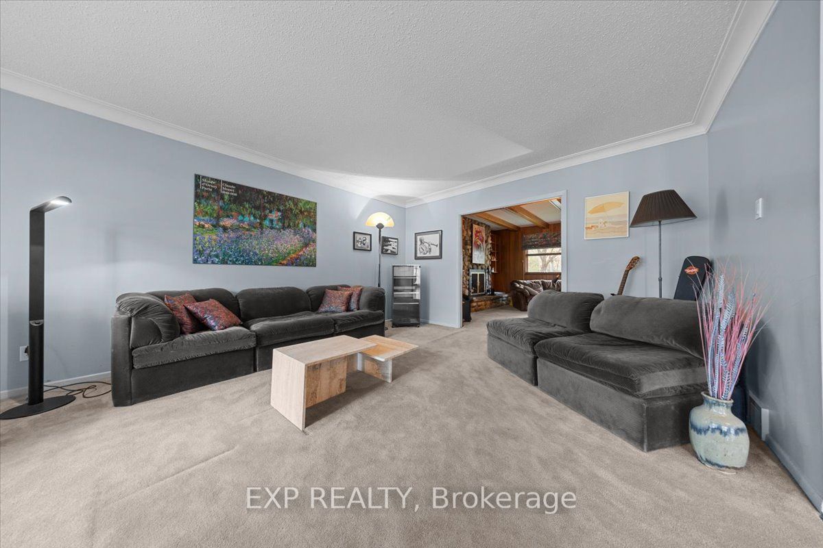 899 Dresden Crescent Property Photo 7