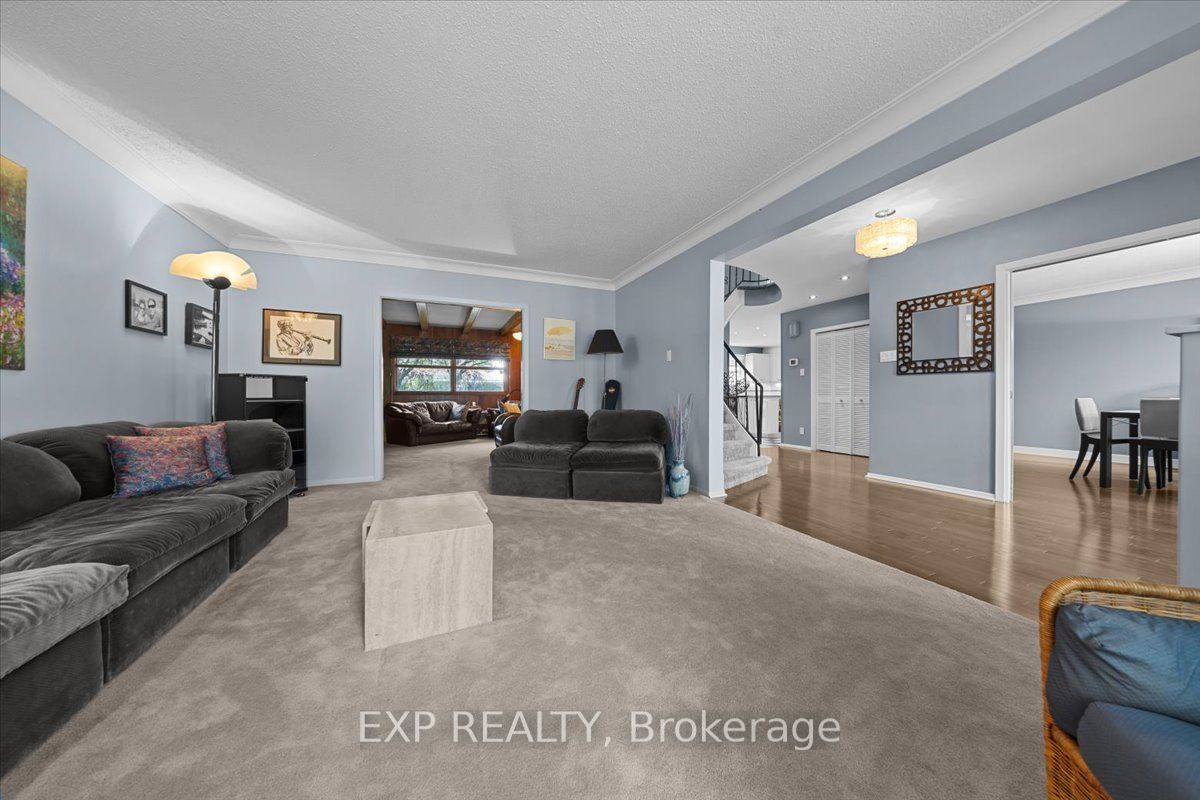 899 Dresden Crescent Property Photo 8