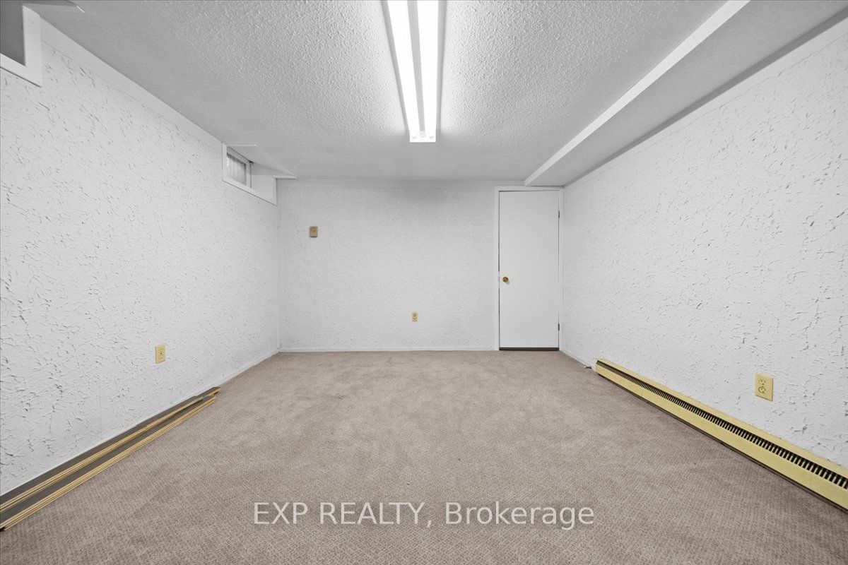 899 Dresden Crescent Property Photo 37