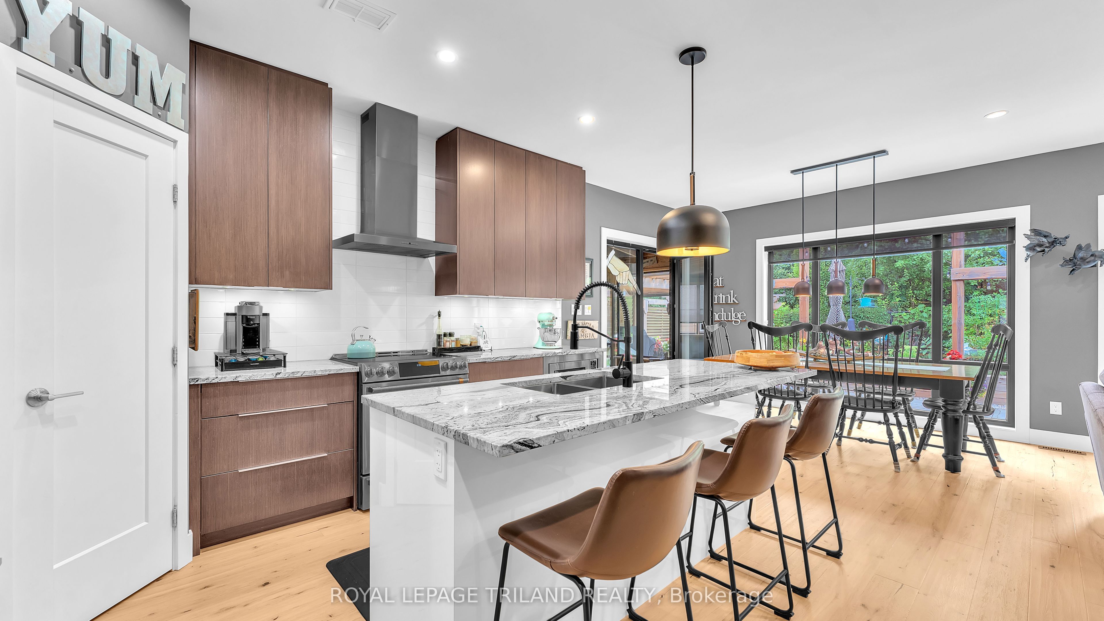 2400 Red Thorne Avenue Property Photo 15