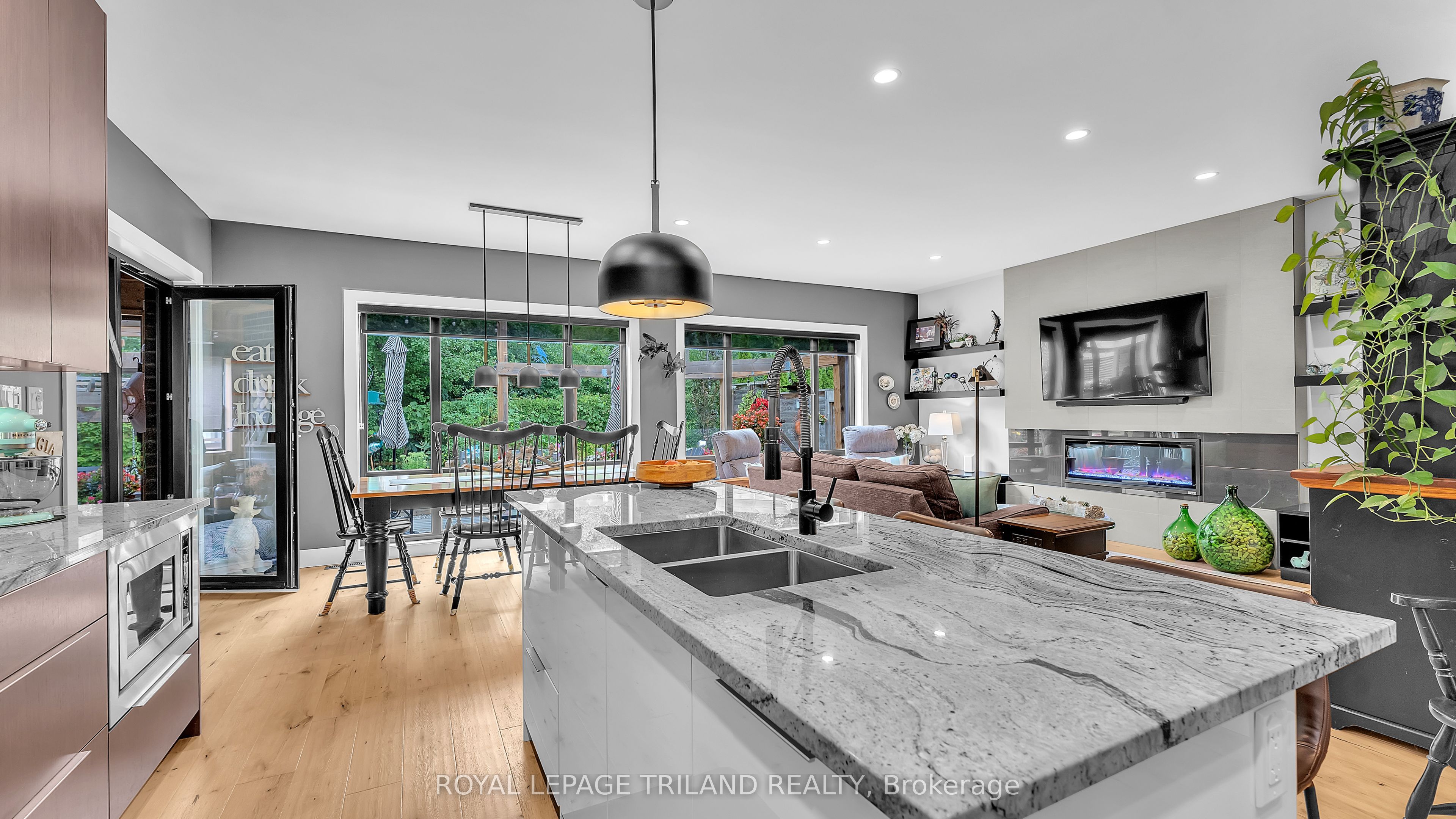 2400 Red Thorne Avenue Property Photo 16