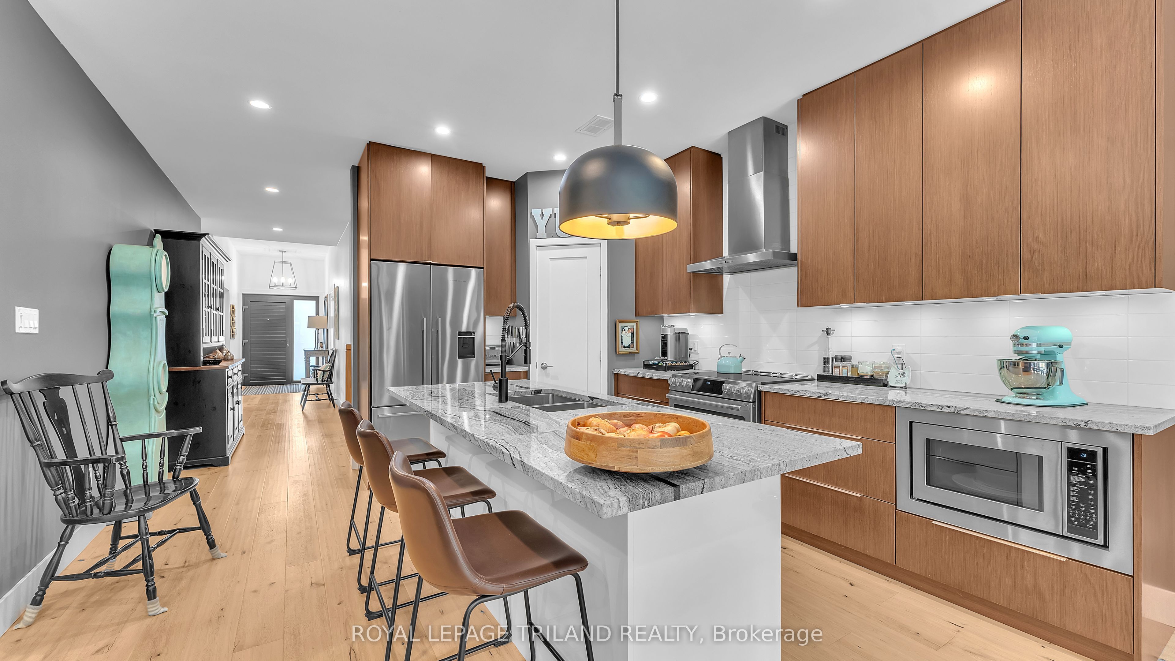 2400 Red Thorne Avenue Property Photo 19