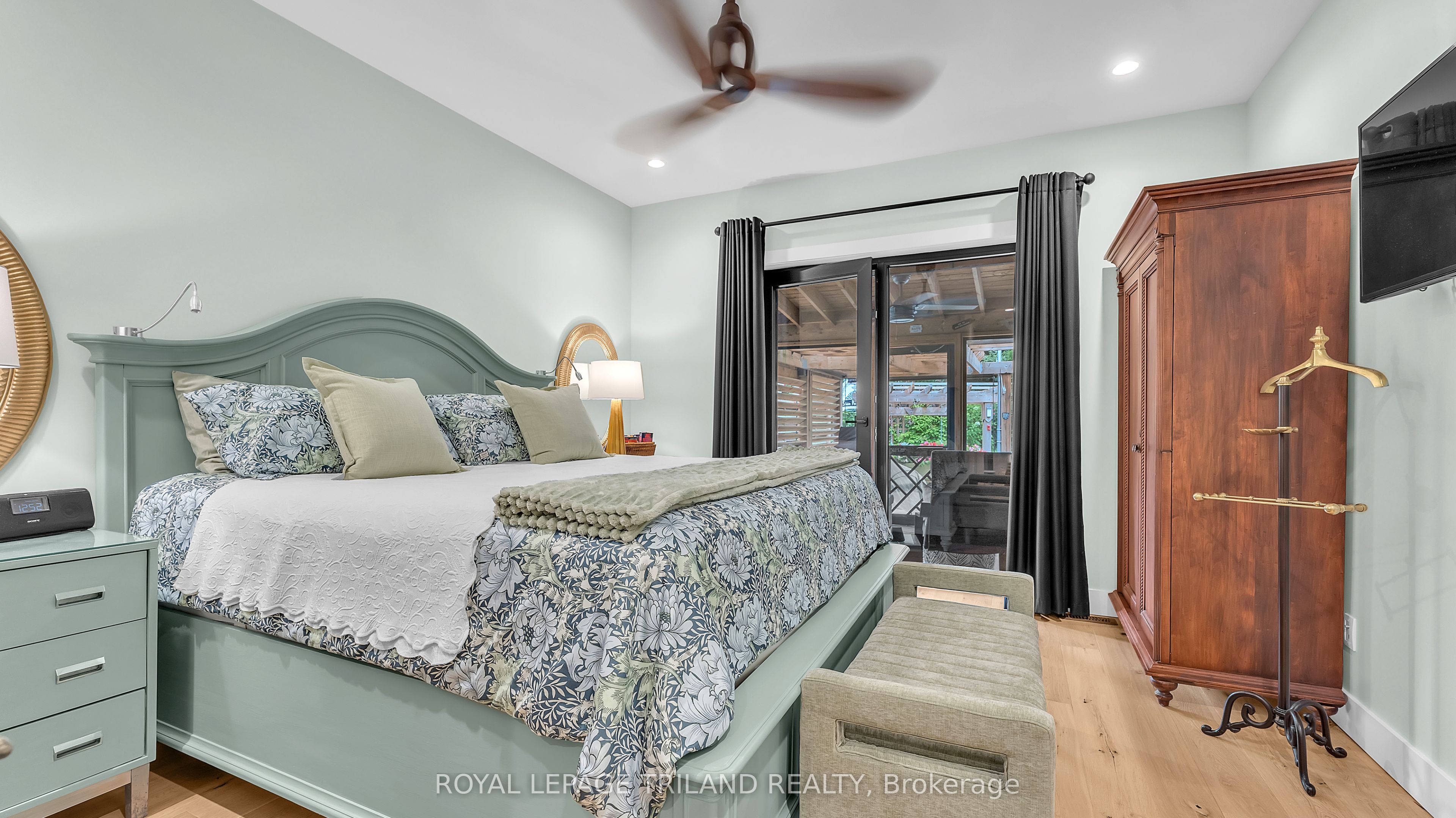 2400 Red Thorne Avenue Property Photo 22
