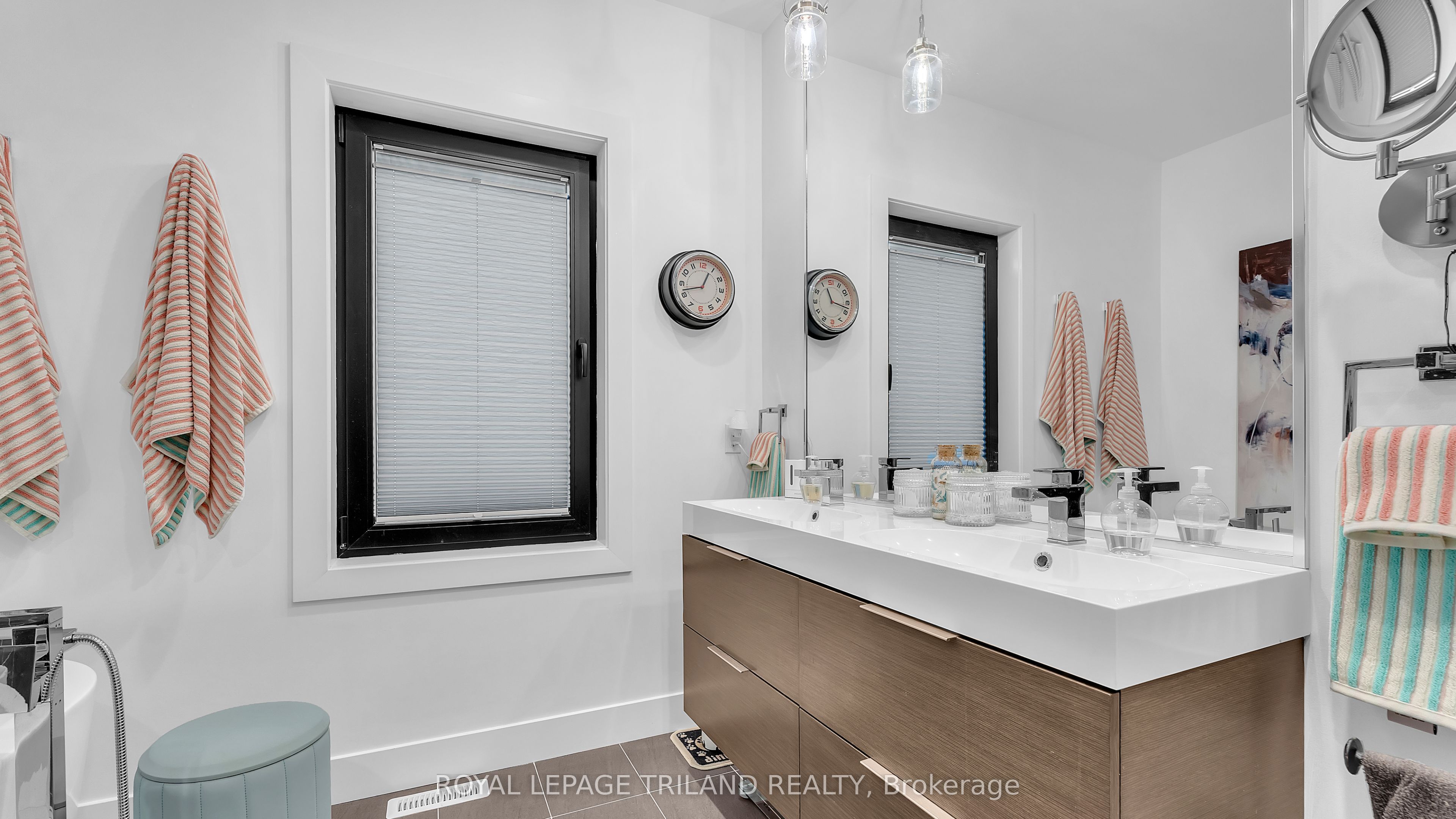 2400 Red Thorne Avenue Property Photo 25