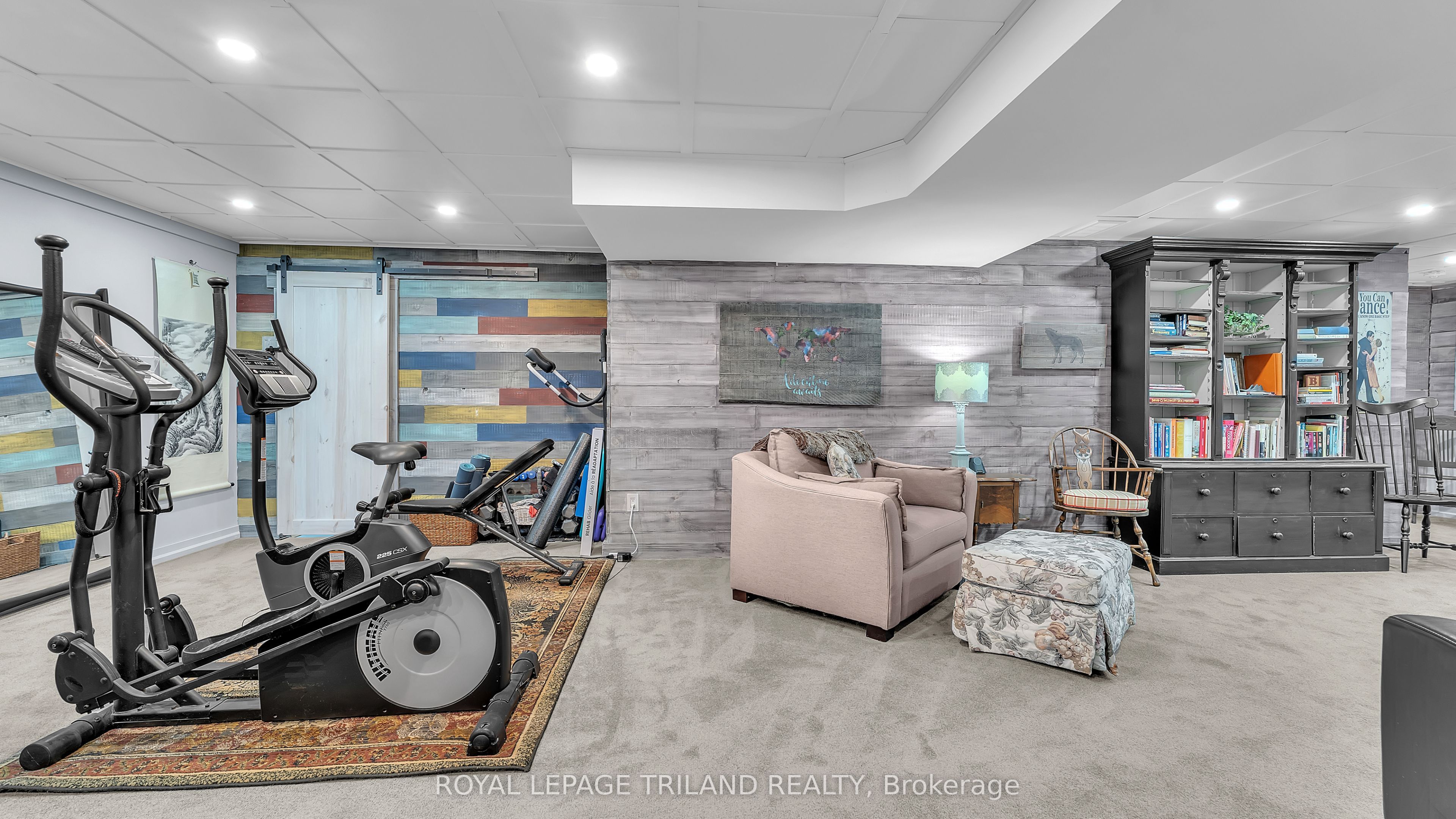 2400 Red Thorne Avenue Property Photo 28