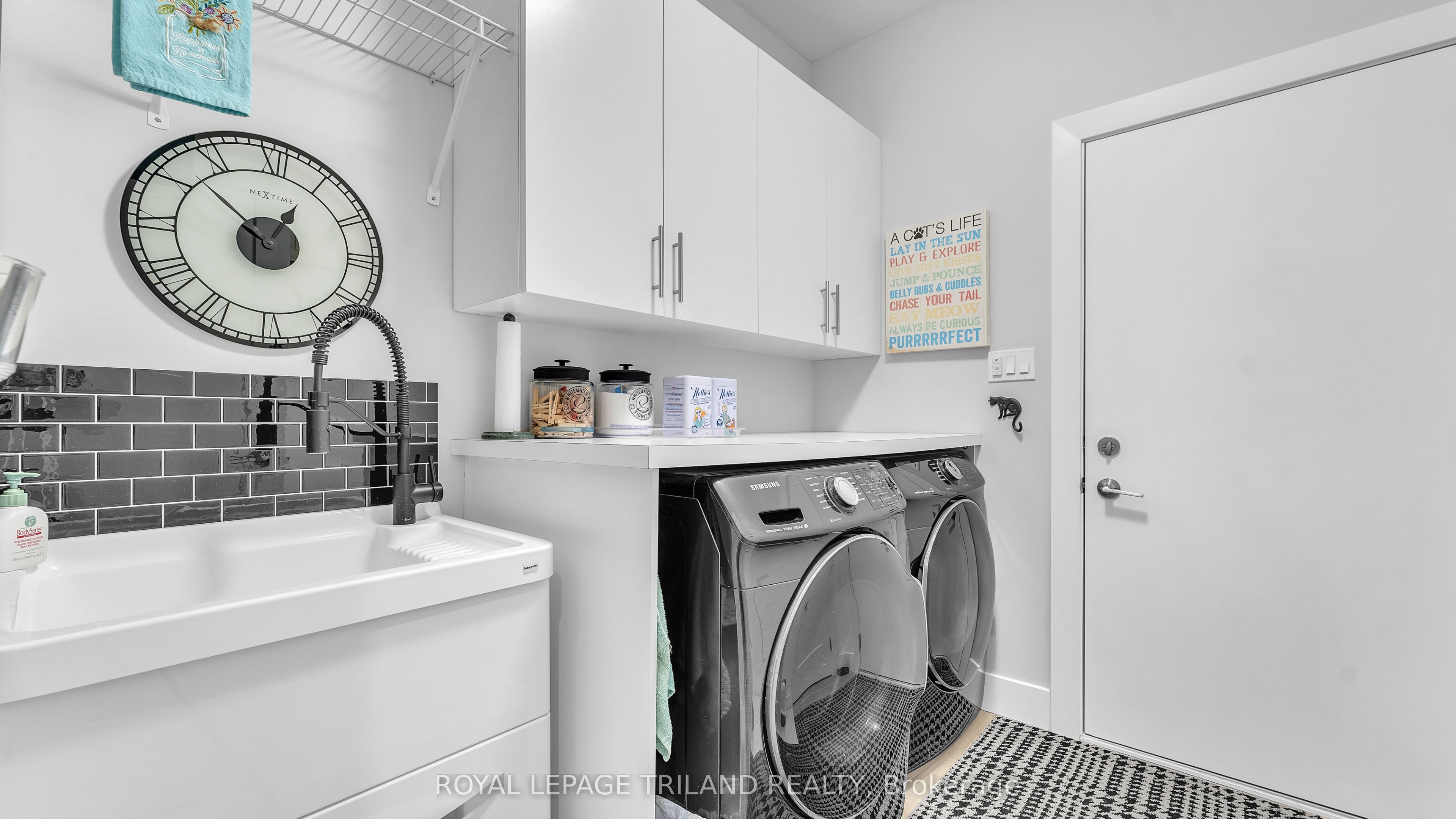 2400 Red Thorne Avenue Property Photo 33