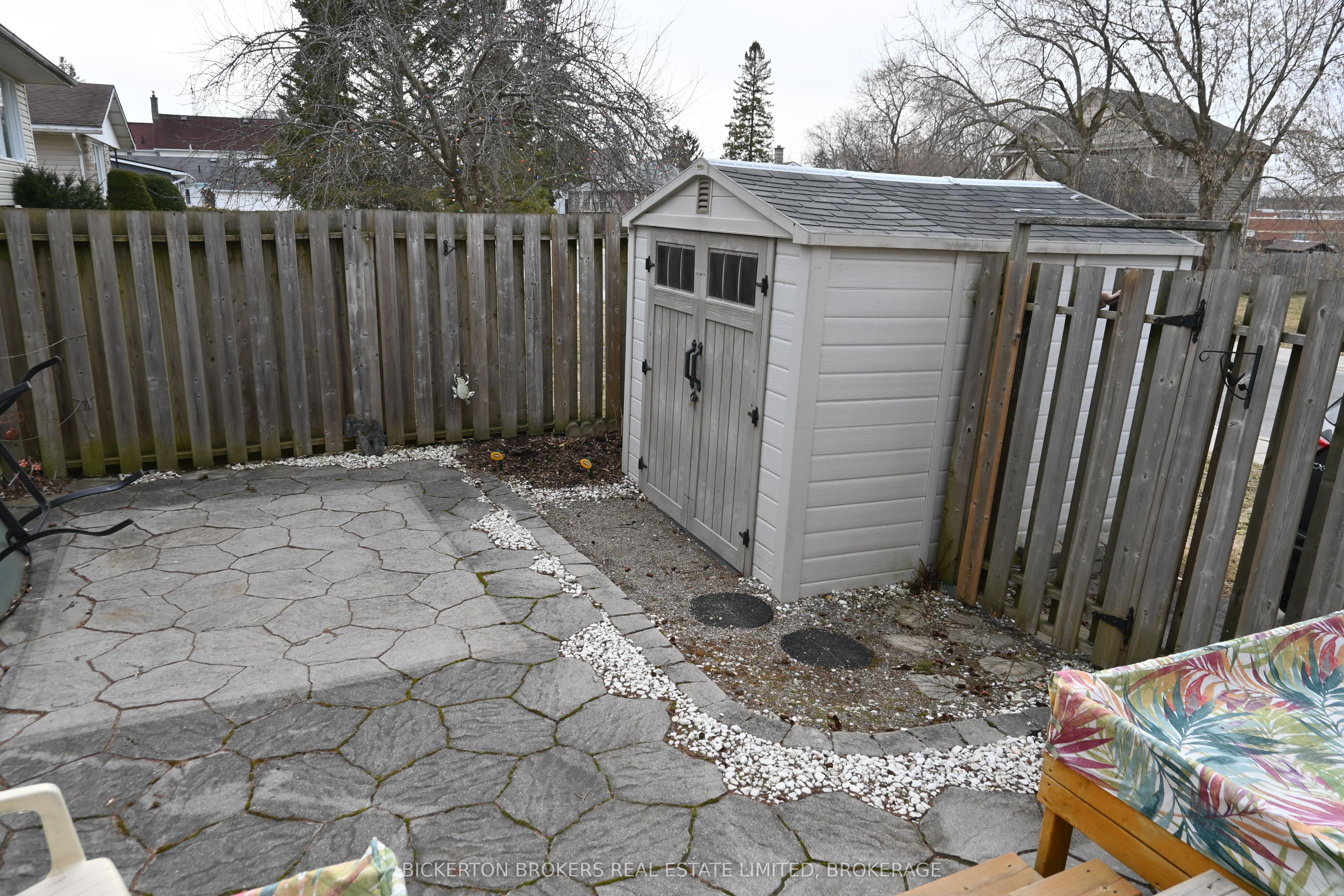 292 William Street N Property Photo 4