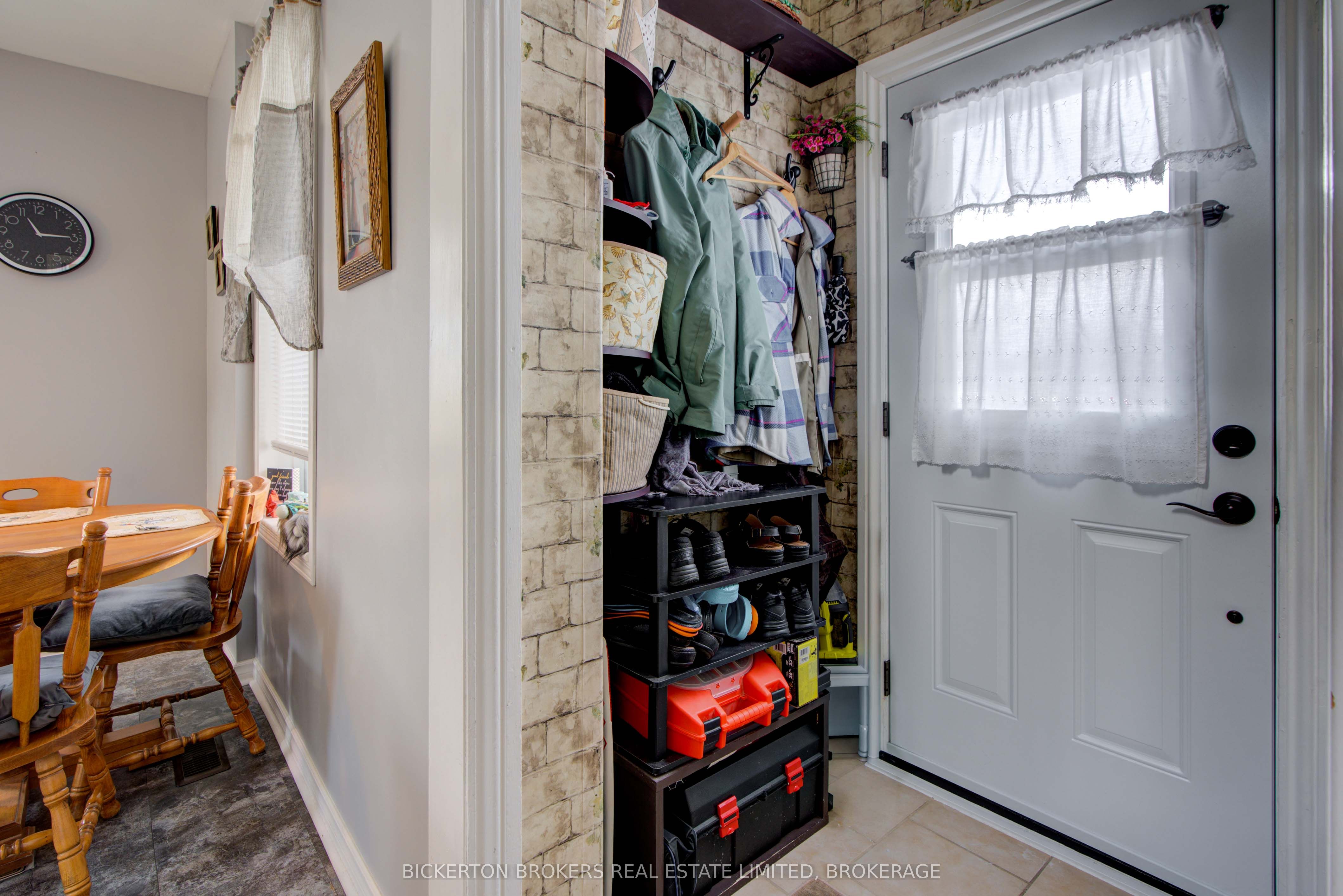 292 William Street N Property Photo 7