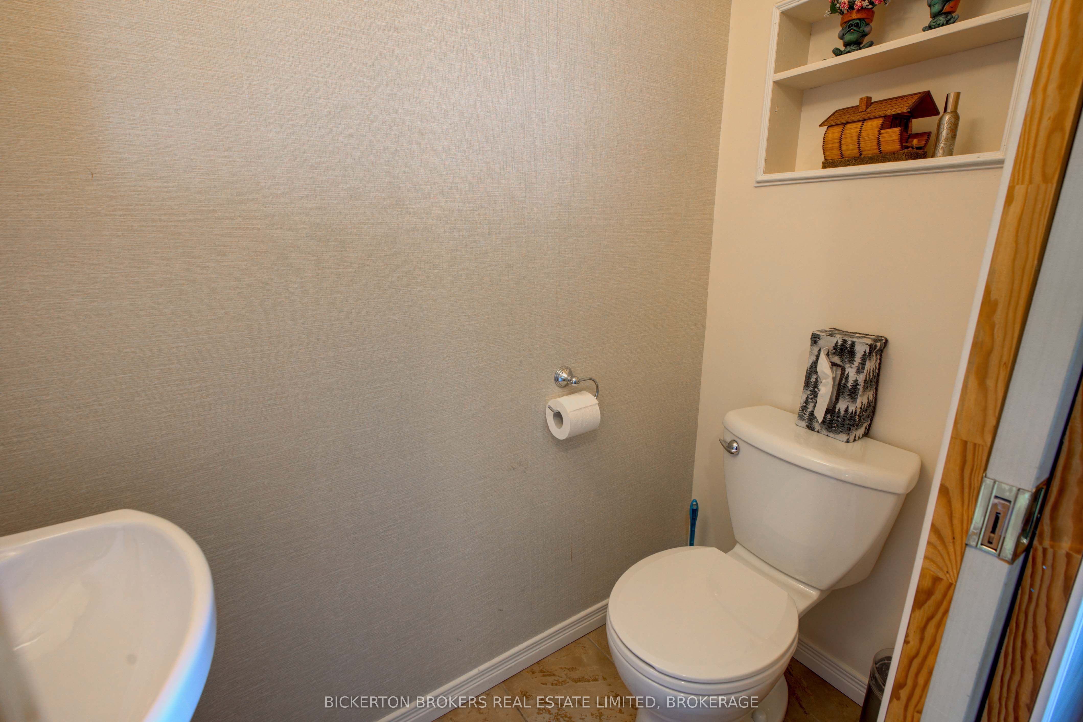 292 William Street N Property Photo 15