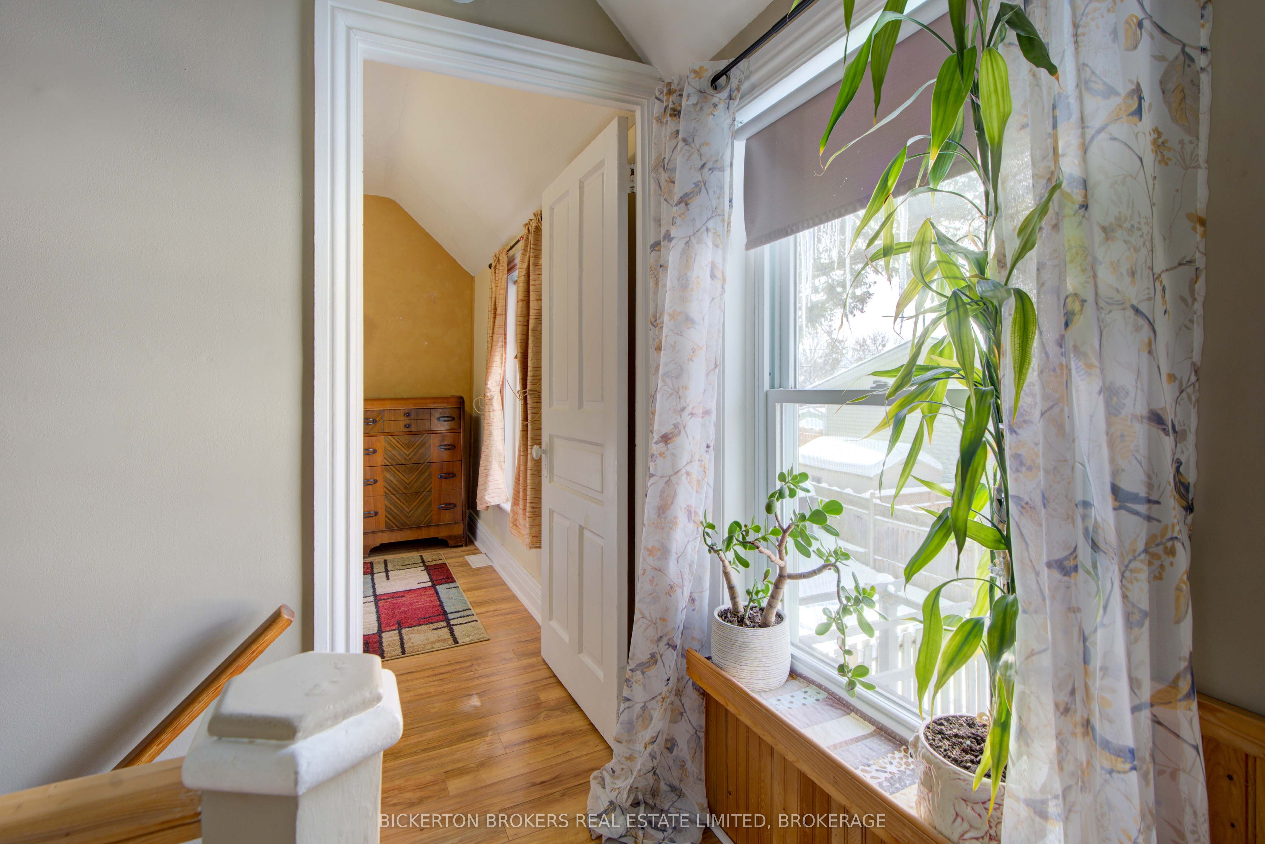 292 William Street N Property Photo 25
