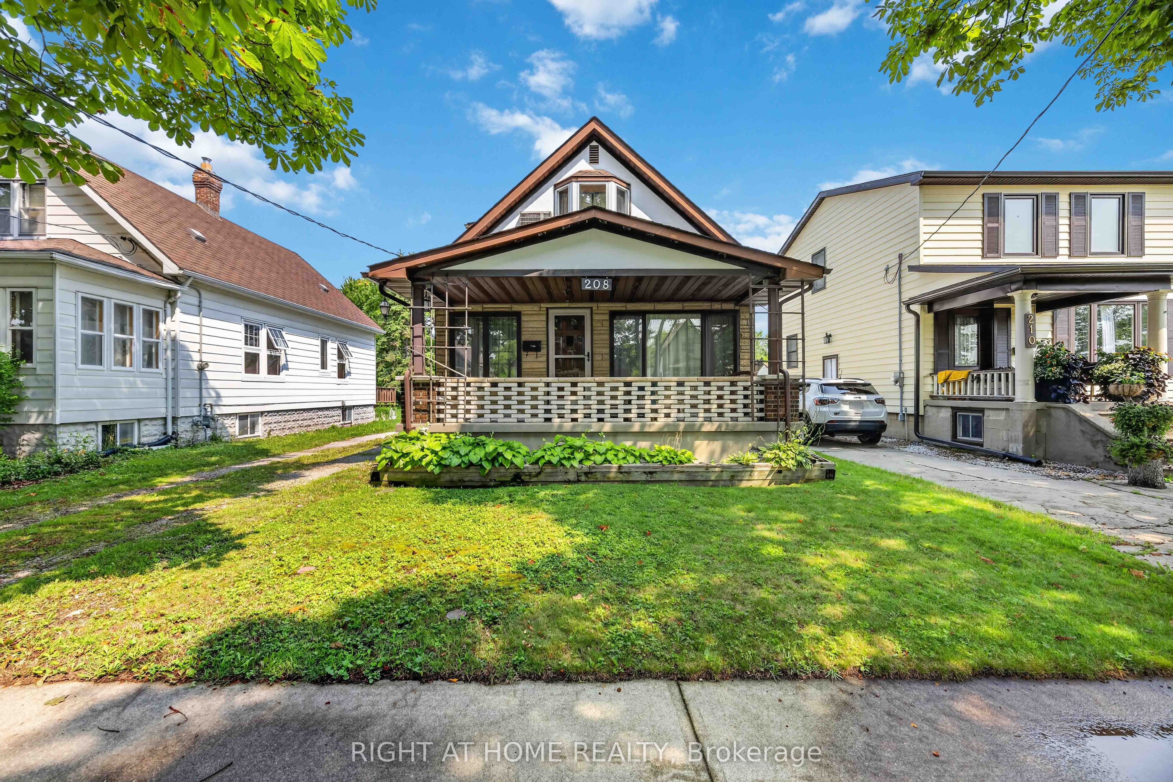 208 Ross Avenue Property Photo 1