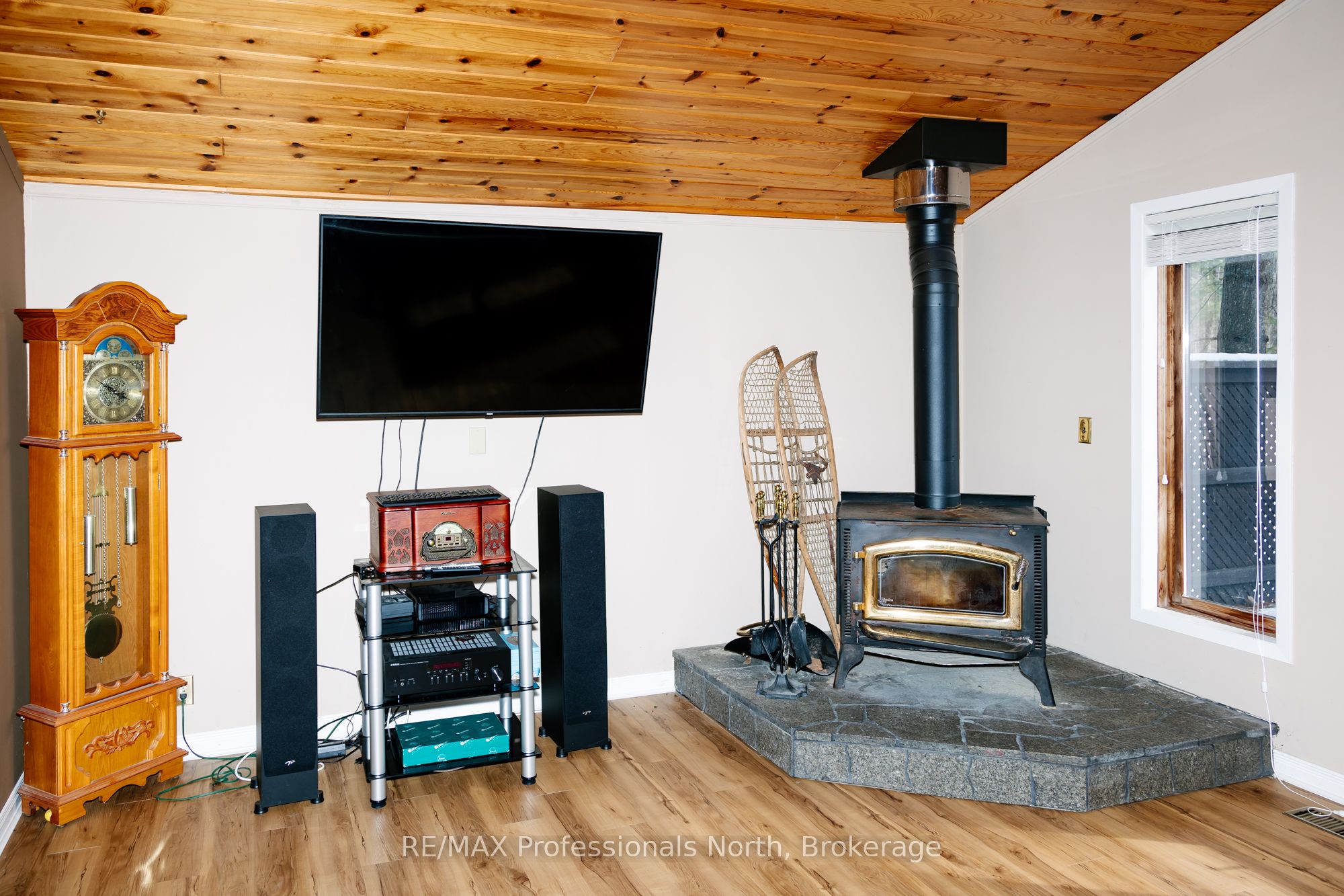 15111 Highway 35 Property Photo 6