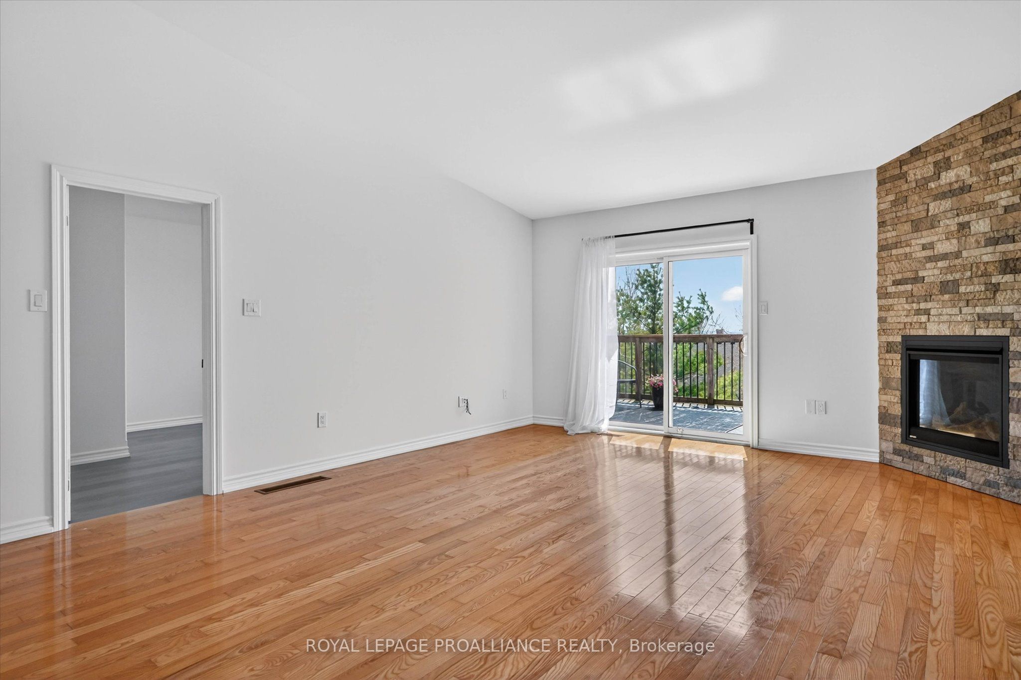 138 Village Crescent Property Photo 11