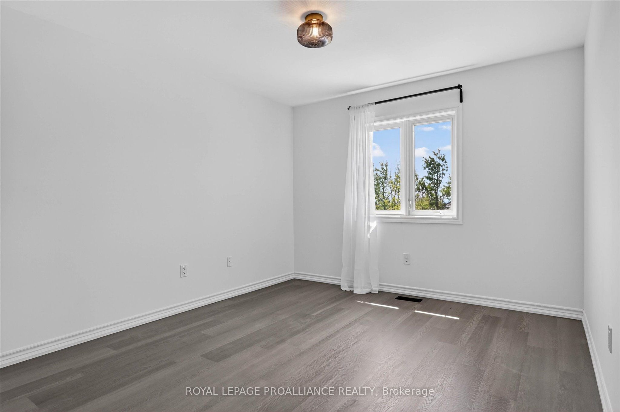 138 Village Crescent Property Photo 17