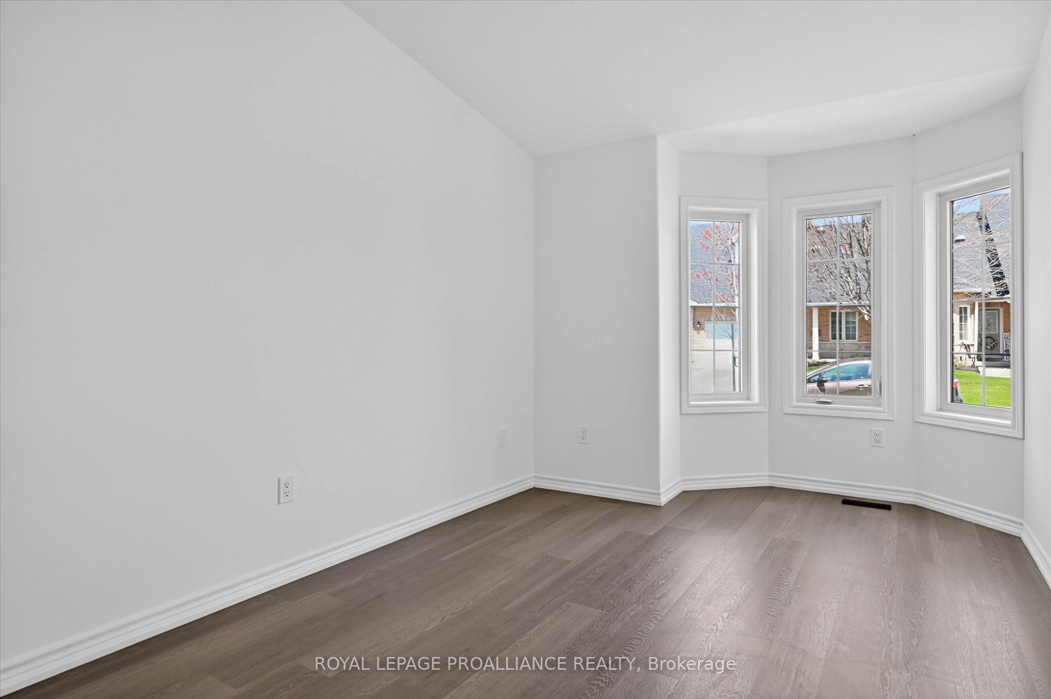 138 Village Crescent Property Photo 23