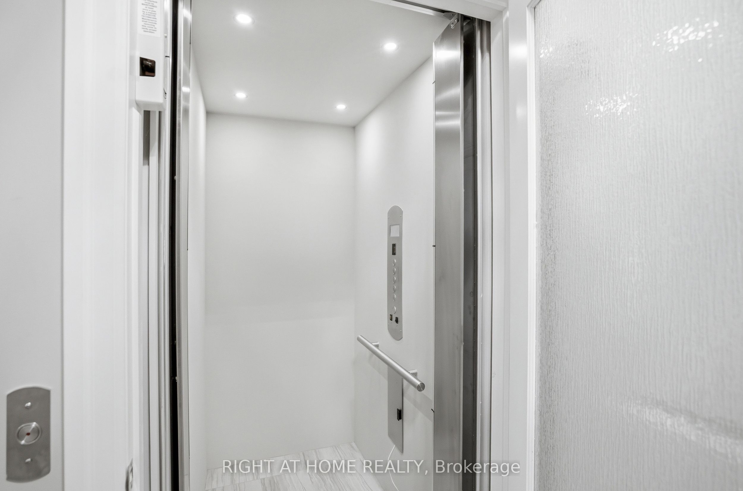 14 Aberdeen Lane S Property Photo 10
