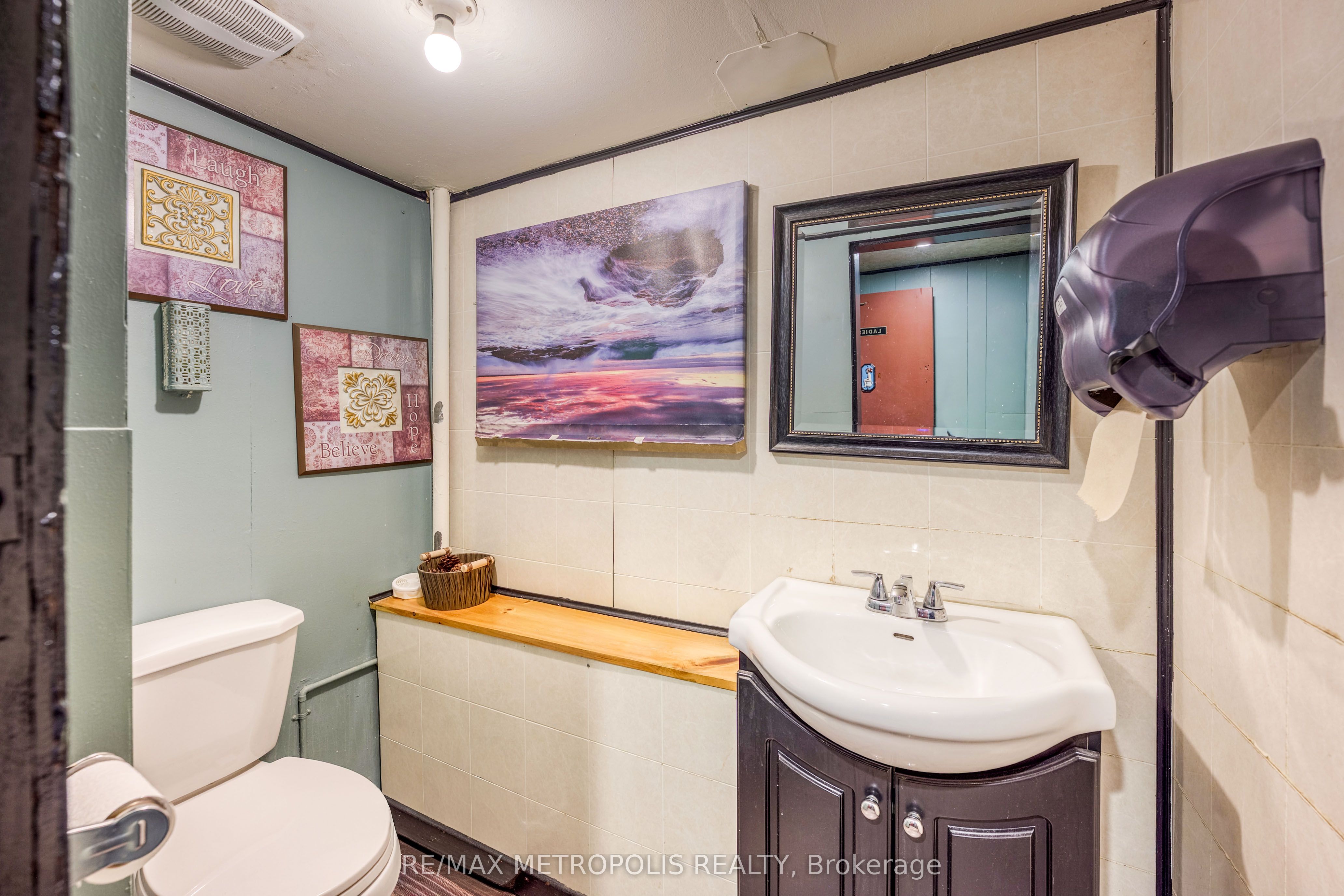 1548 St. Clair Parkway Property Photo 18