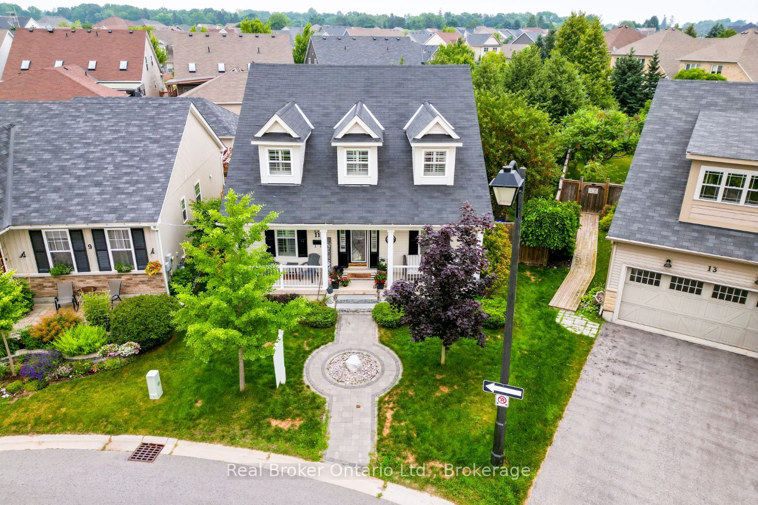 11 Greenaway Circle Property Photo 3