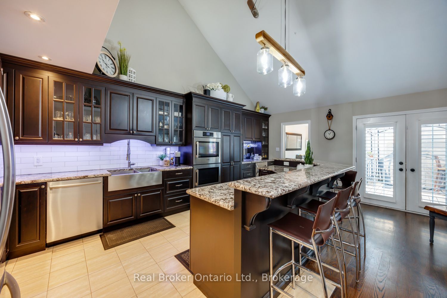 11 Greenaway Circle Property Photo 8