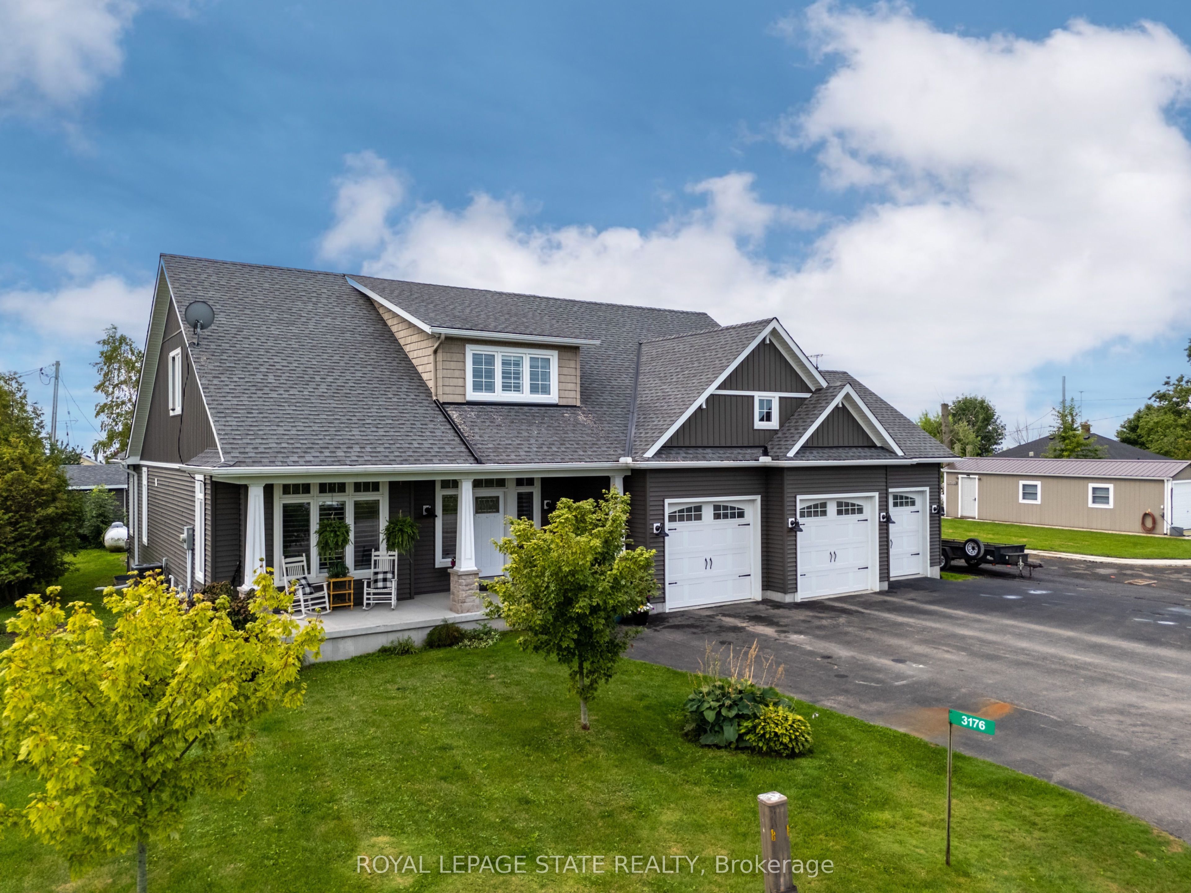 3176 Lakeshore Road Property Photo 1