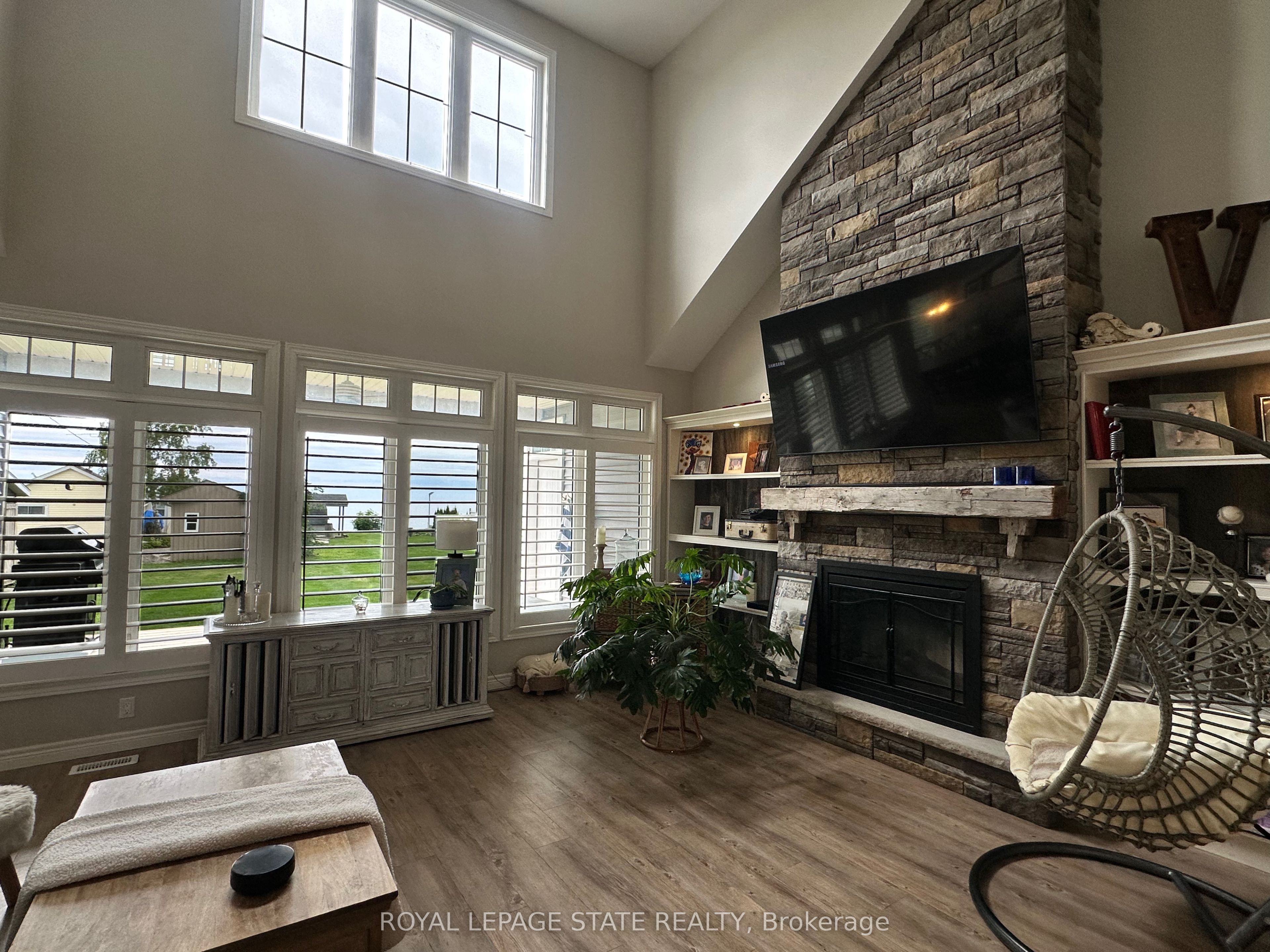 3176 Lakeshore Road Property Photo 13