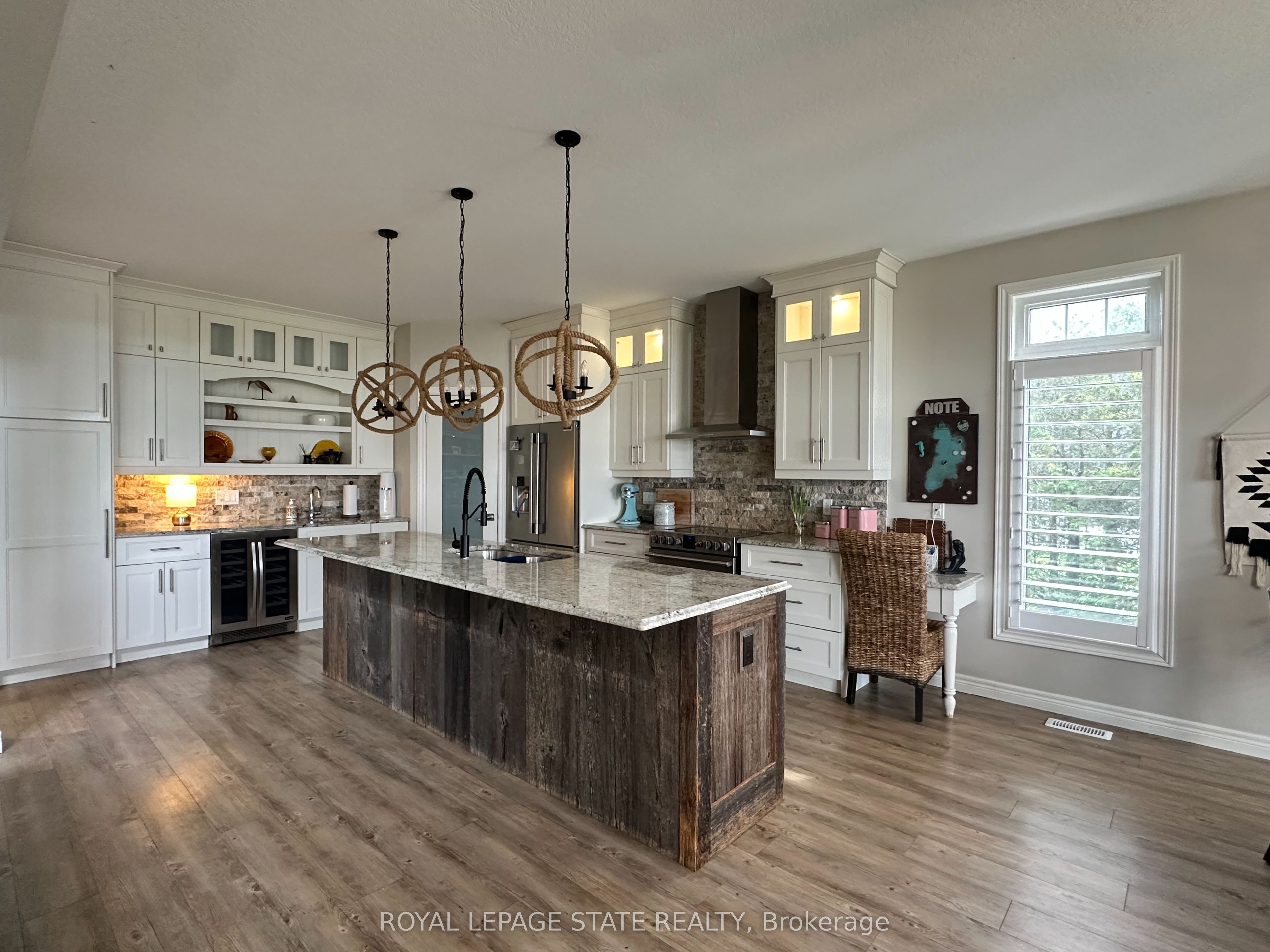 3176 Lakeshore Road Property Photo 17