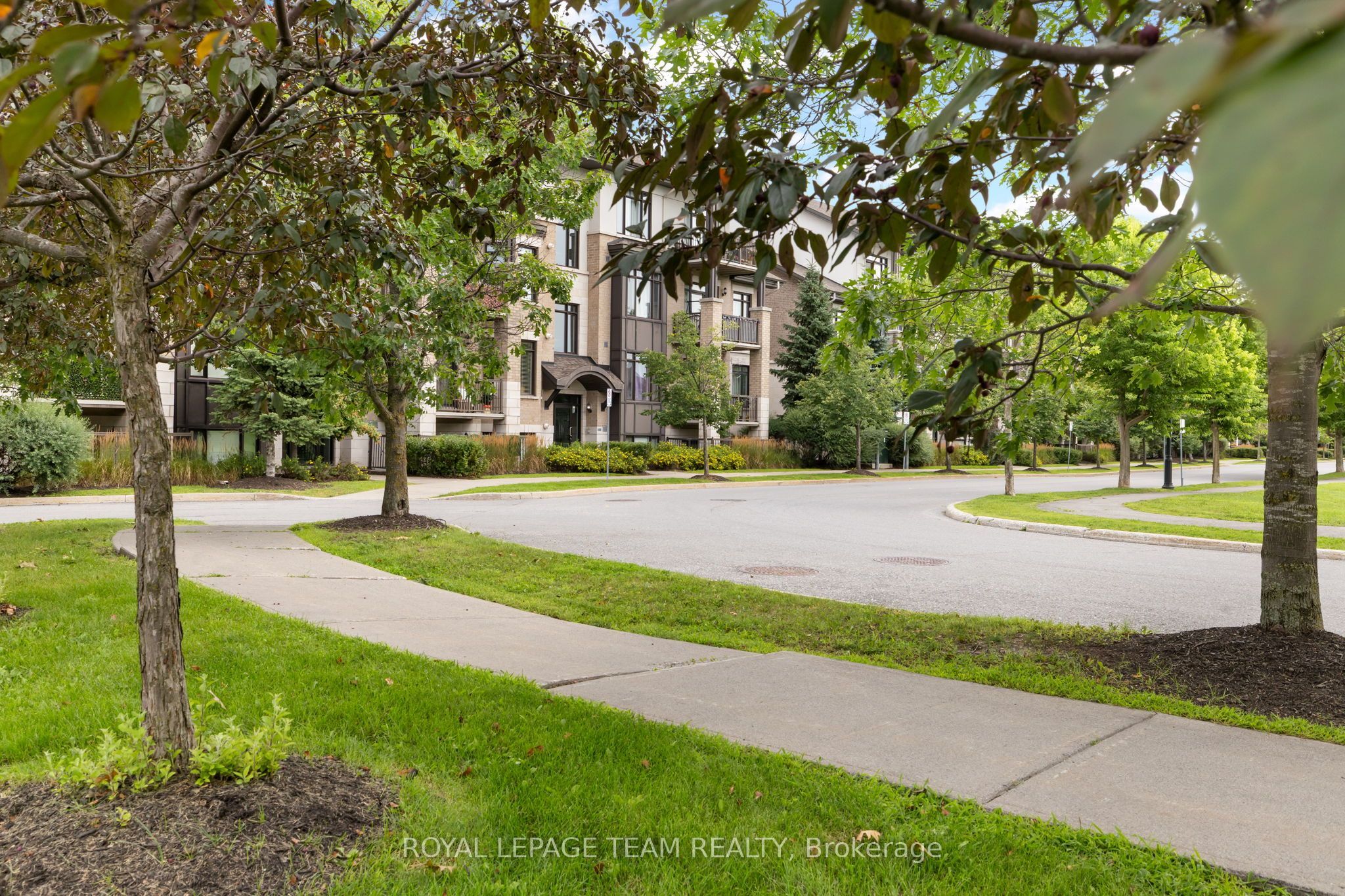 655 Beauparc Private 104 Property Photo 1