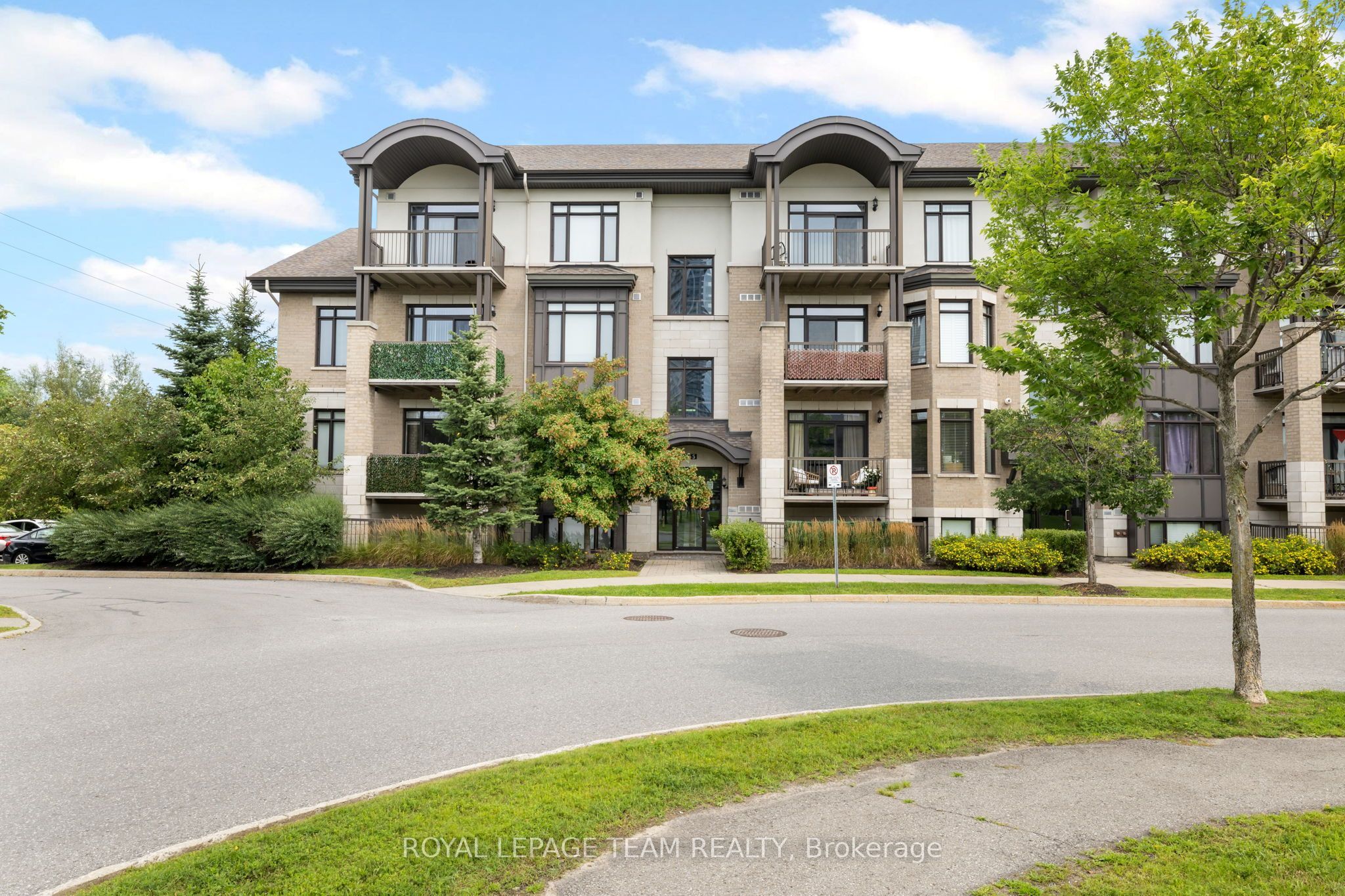 655 Beauparc Private 104 Property Photo 2