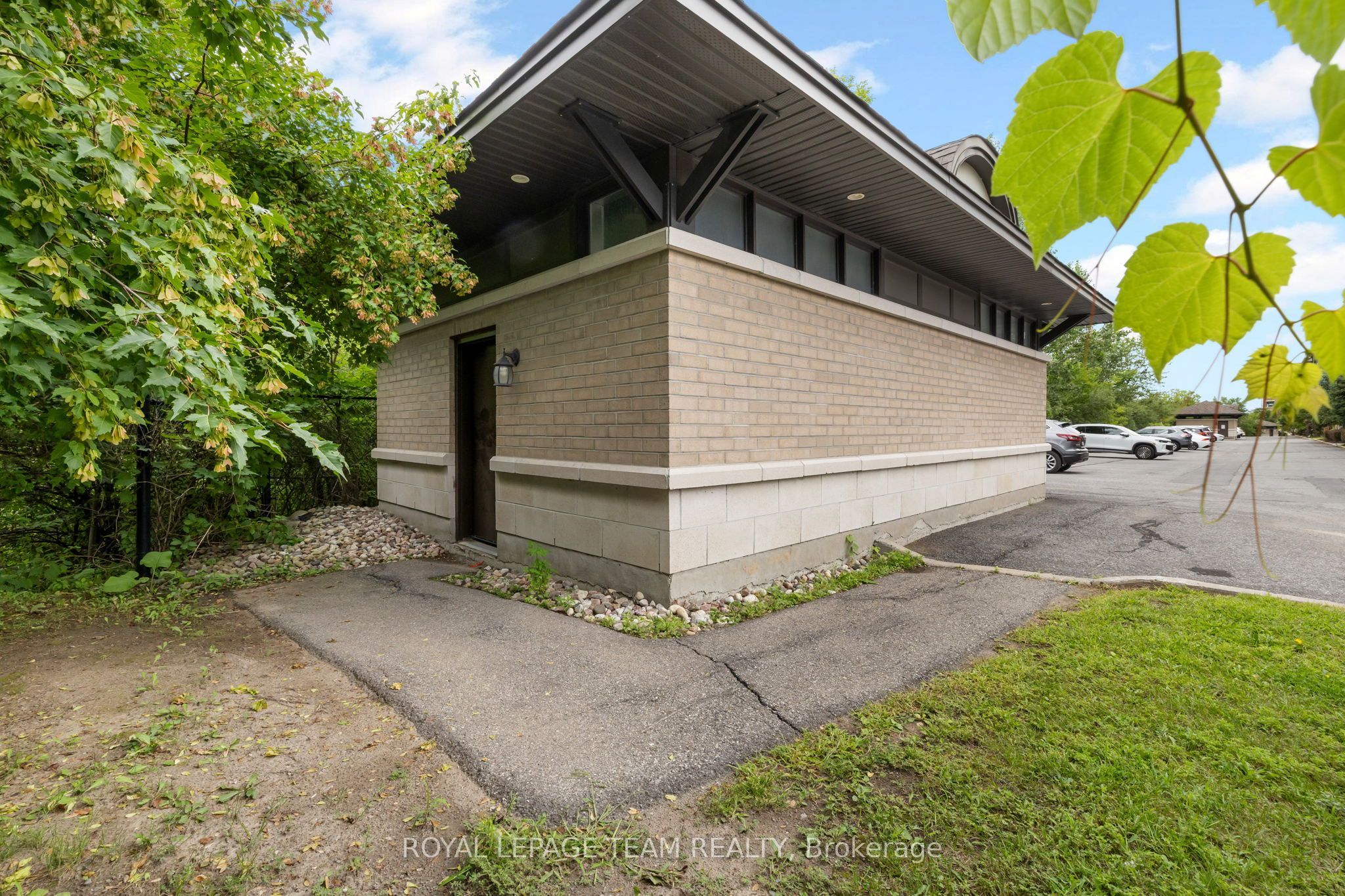 655 Beauparc Private 104 Property Photo 47