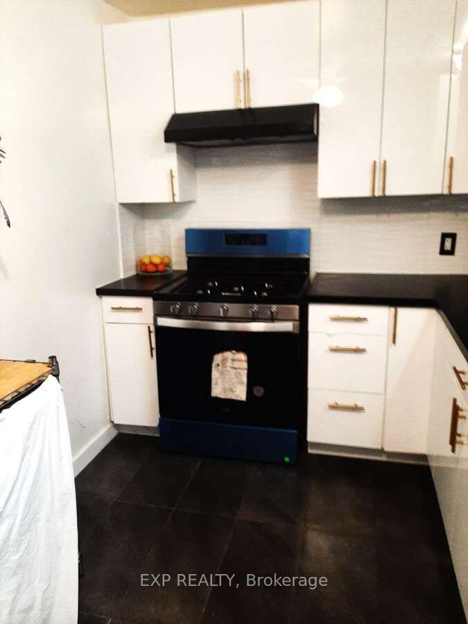 577 King Street Property Photo 4