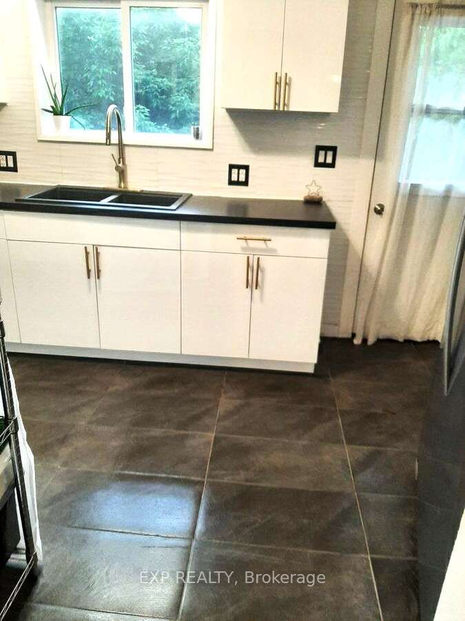 577 King Street Property Photo 5