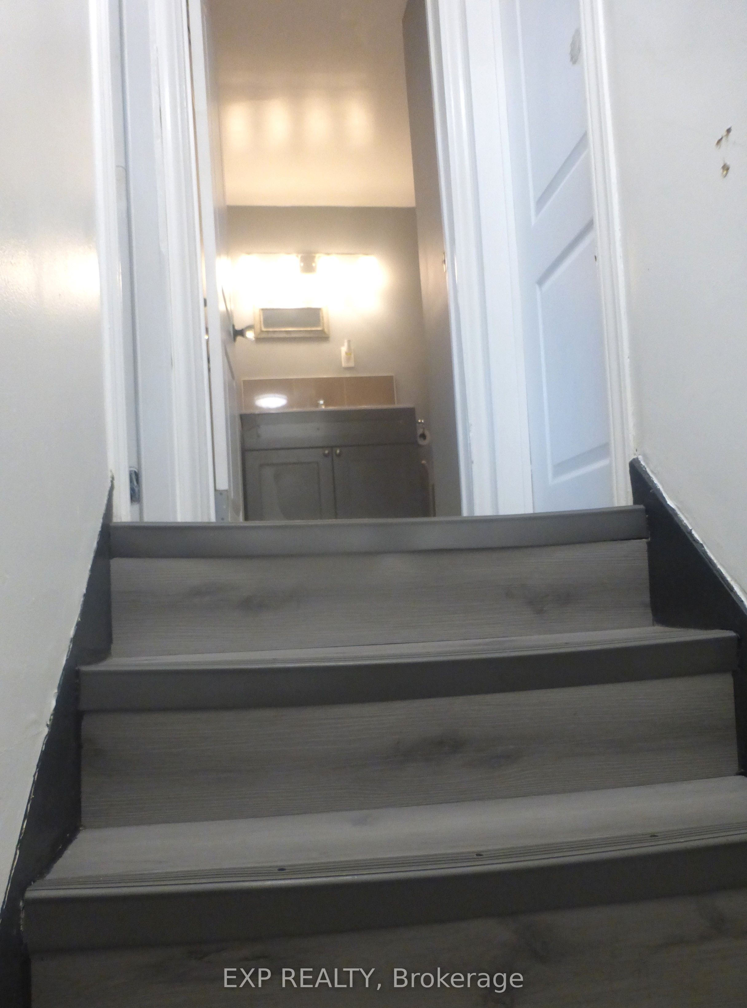 577 King Street Property Photo 11