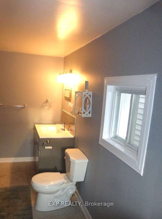 577 King Street Property Photo 12
