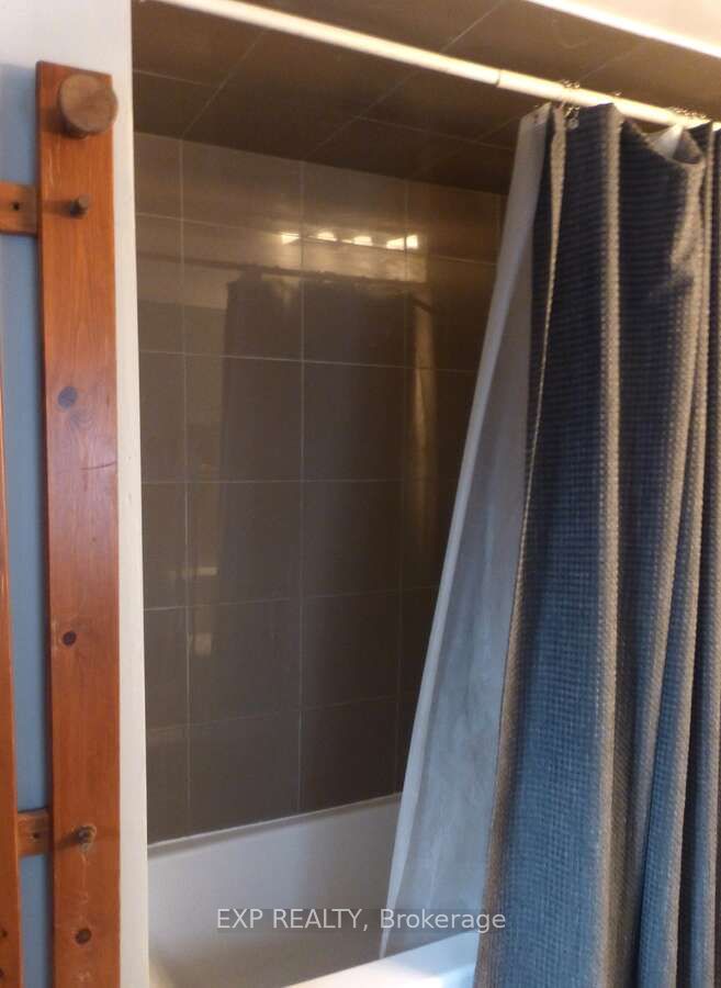 577 King Street Property Photo 13