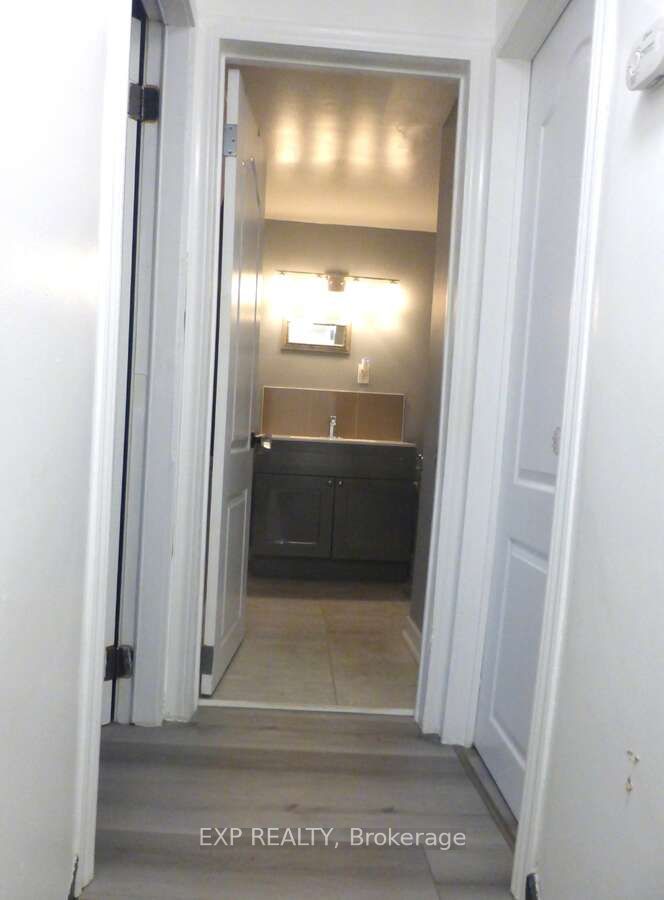 577 King Street Property Photo 14