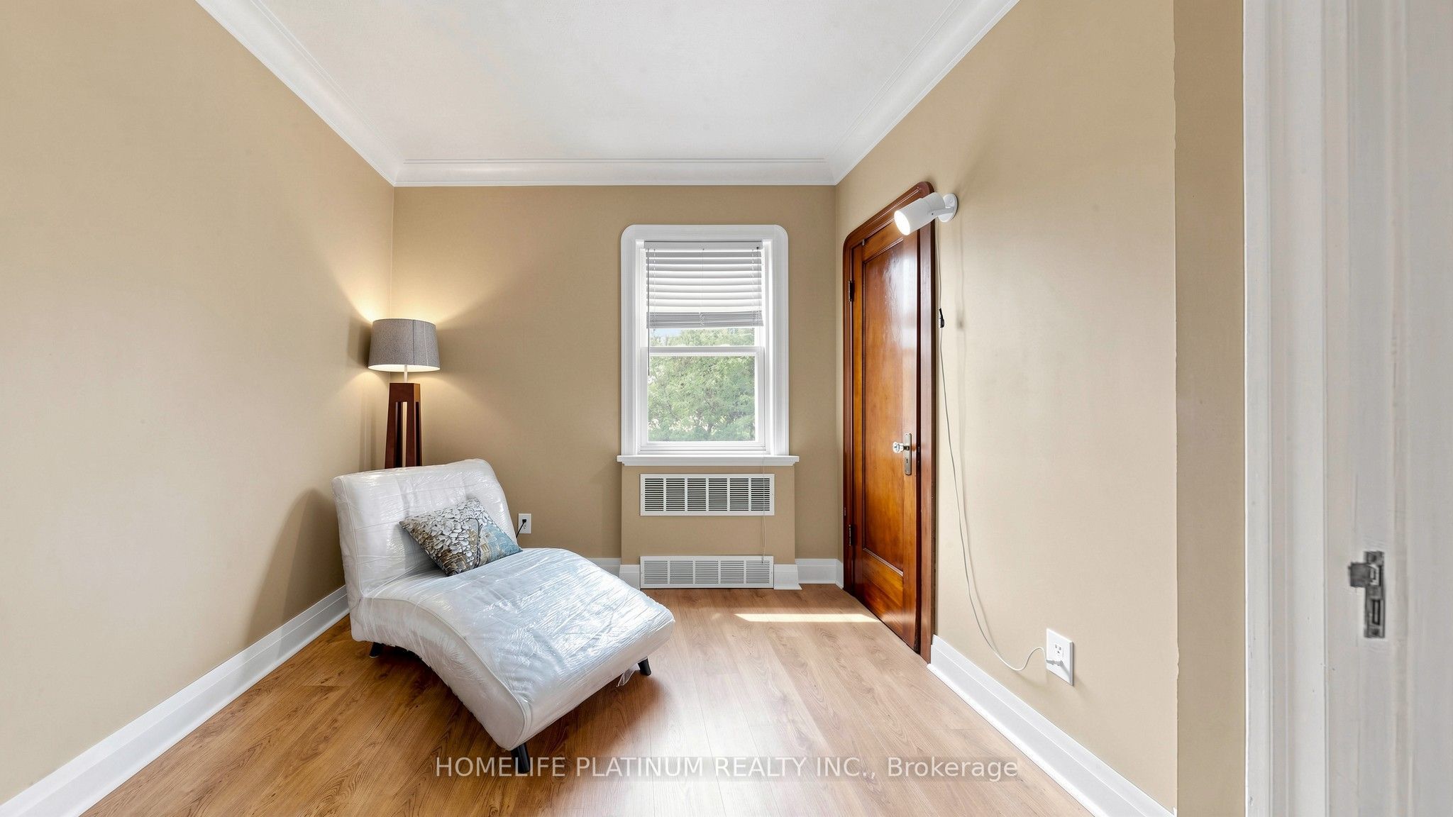 287 Courtland Avenue E Property Photo 14