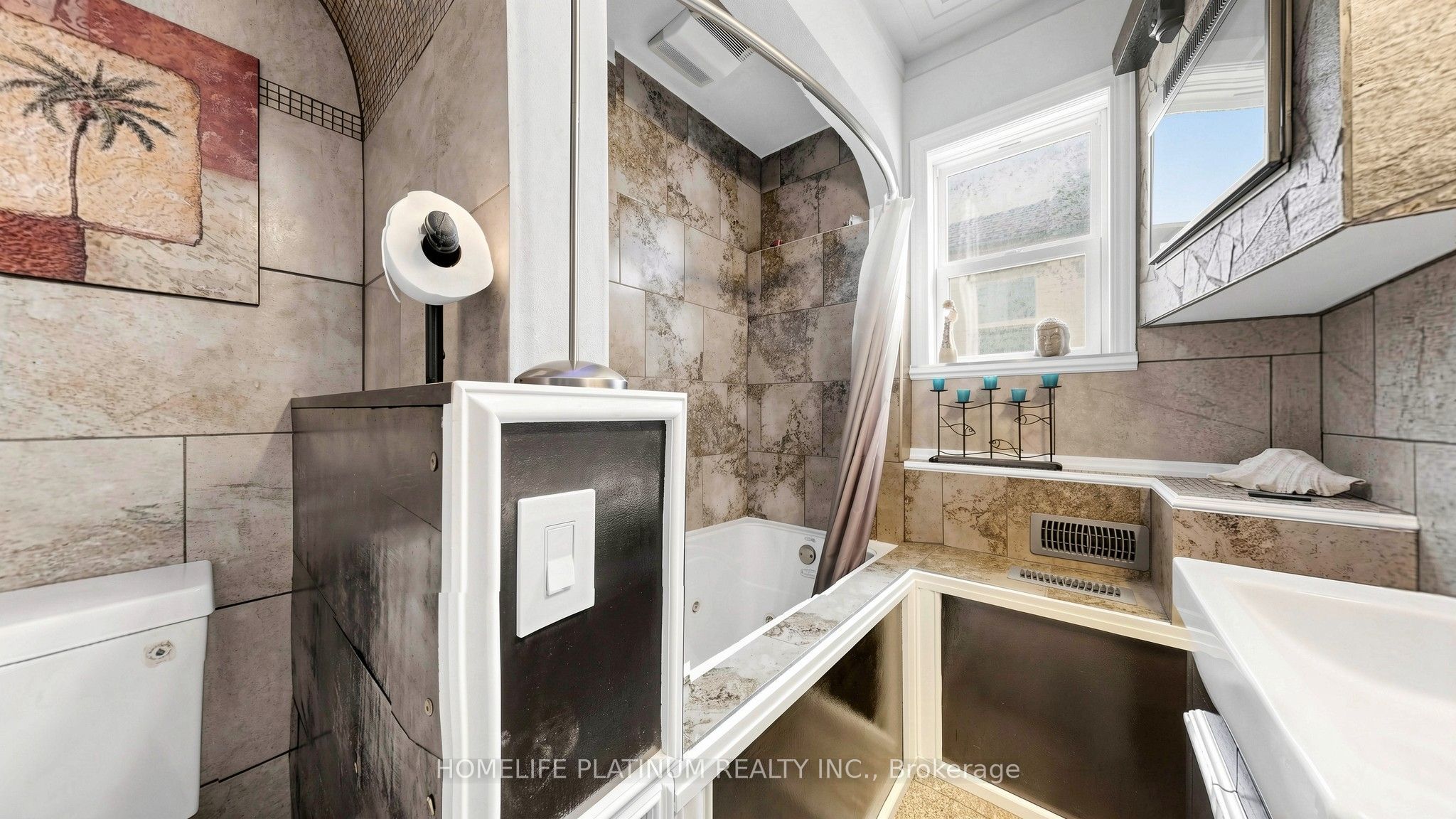 287 Courtland Avenue E Property Photo 15