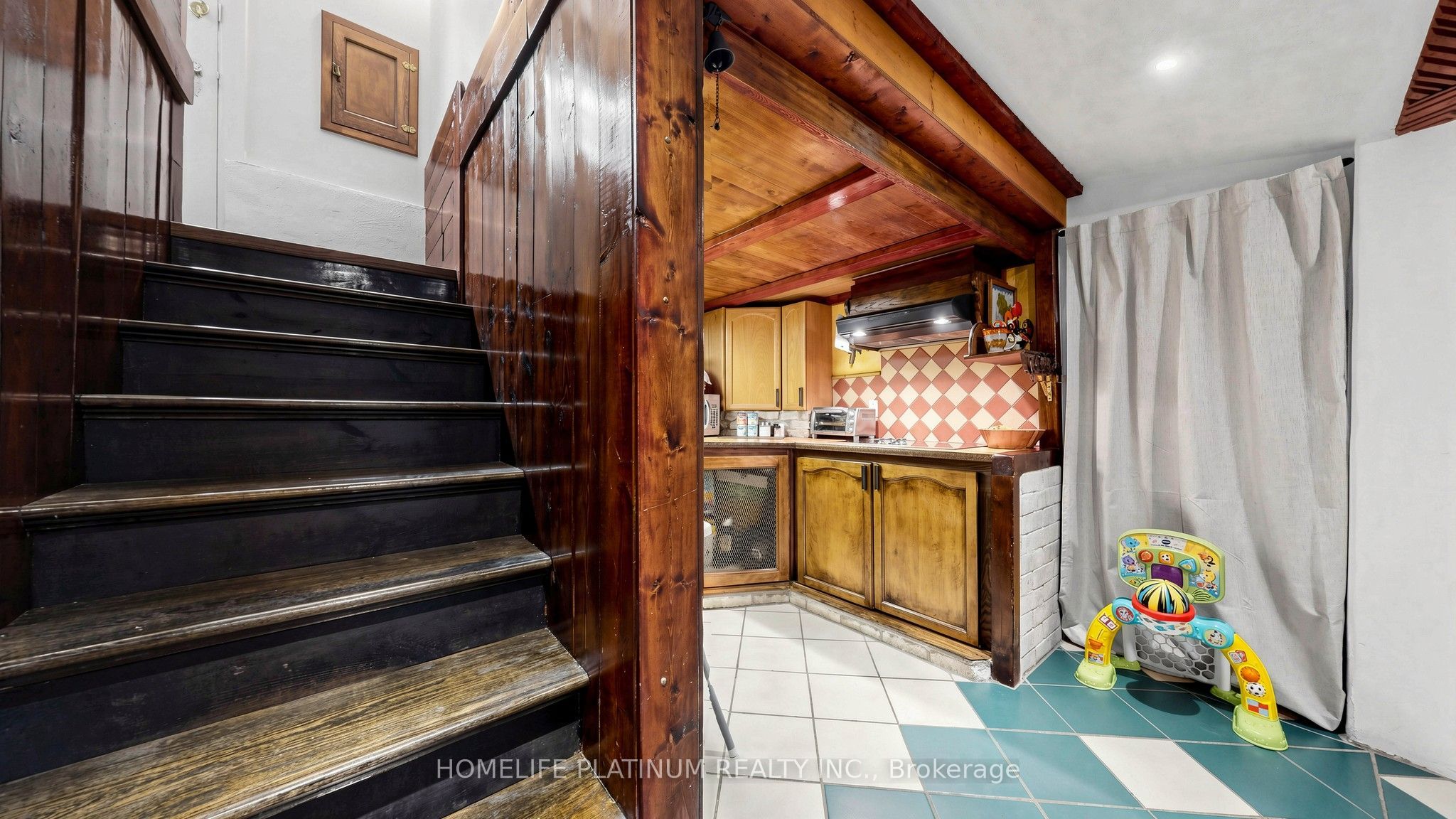 287 Courtland Avenue E Property Photo 23