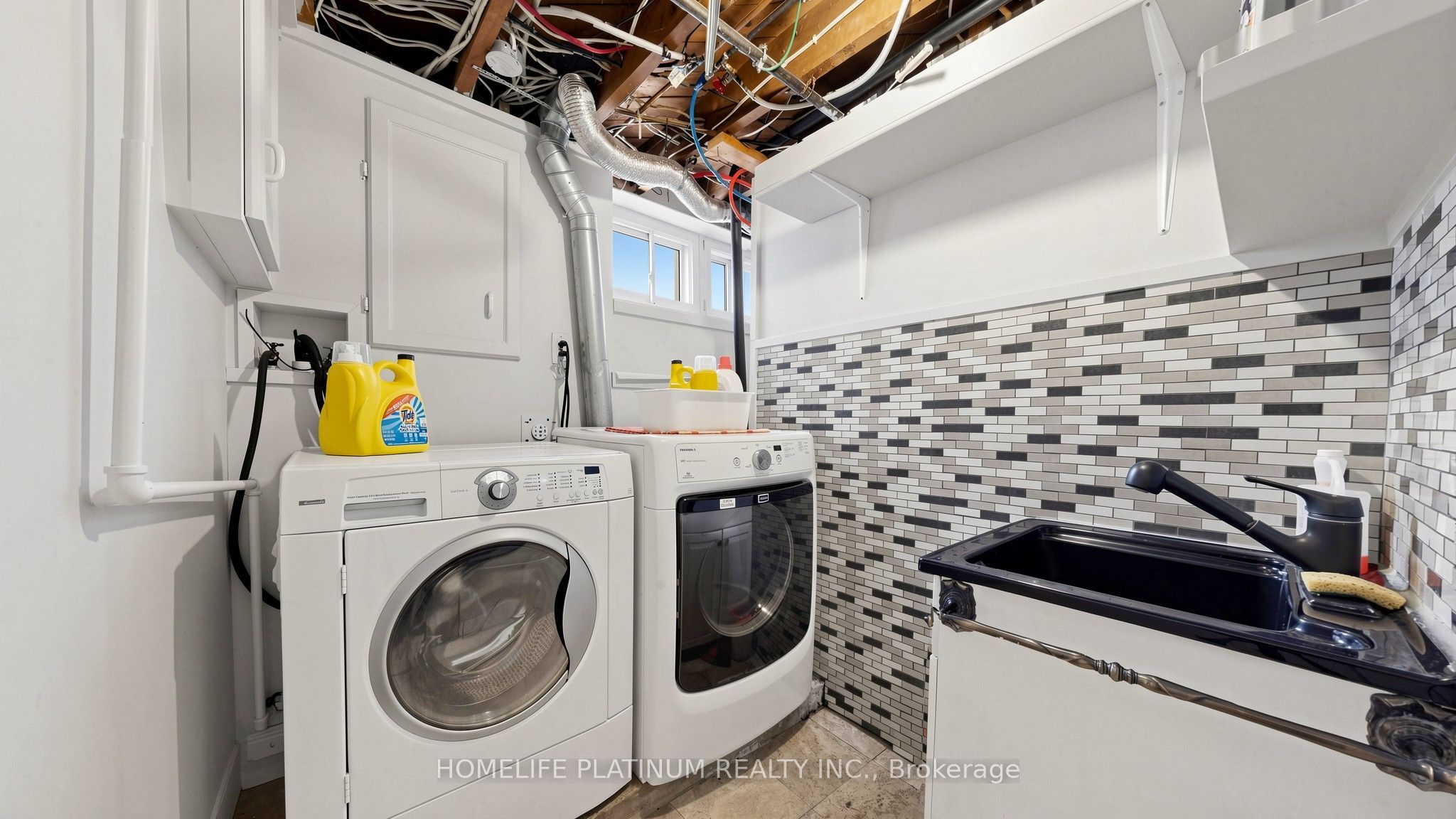 287 Courtland Avenue E Property Photo 33