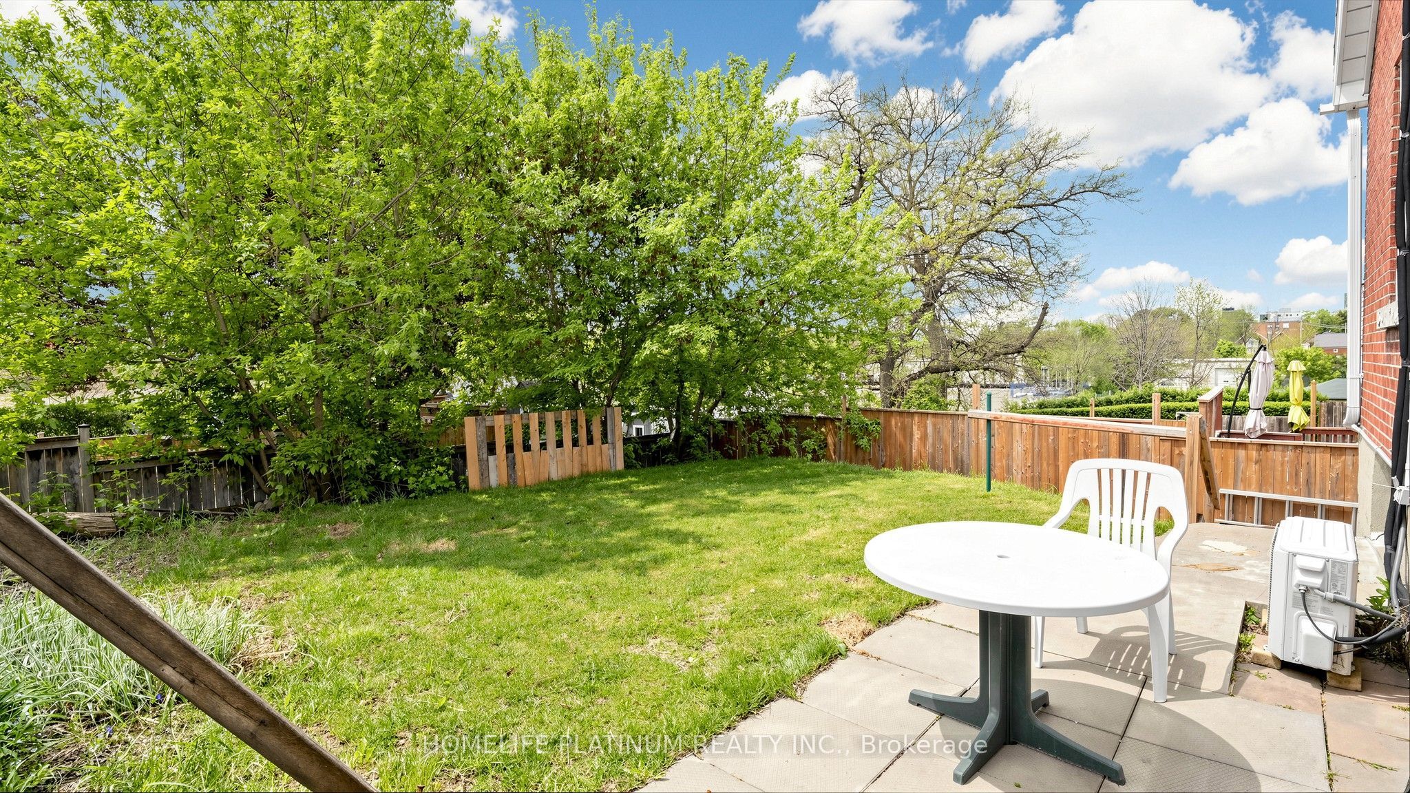 287 Courtland Avenue E Property Photo 37